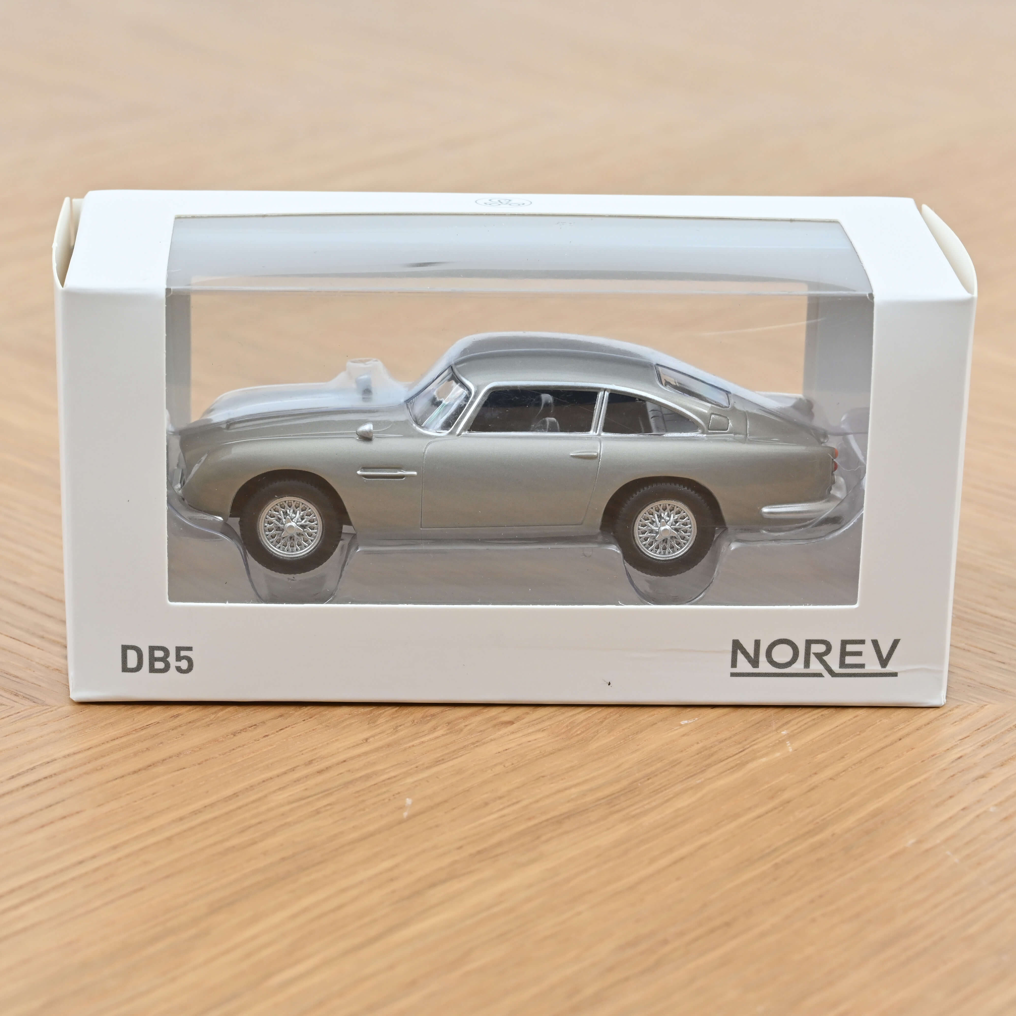 norev-aston-martin-db5-1963-modellino-auto-1-43-silver-birch-jet-car image 2