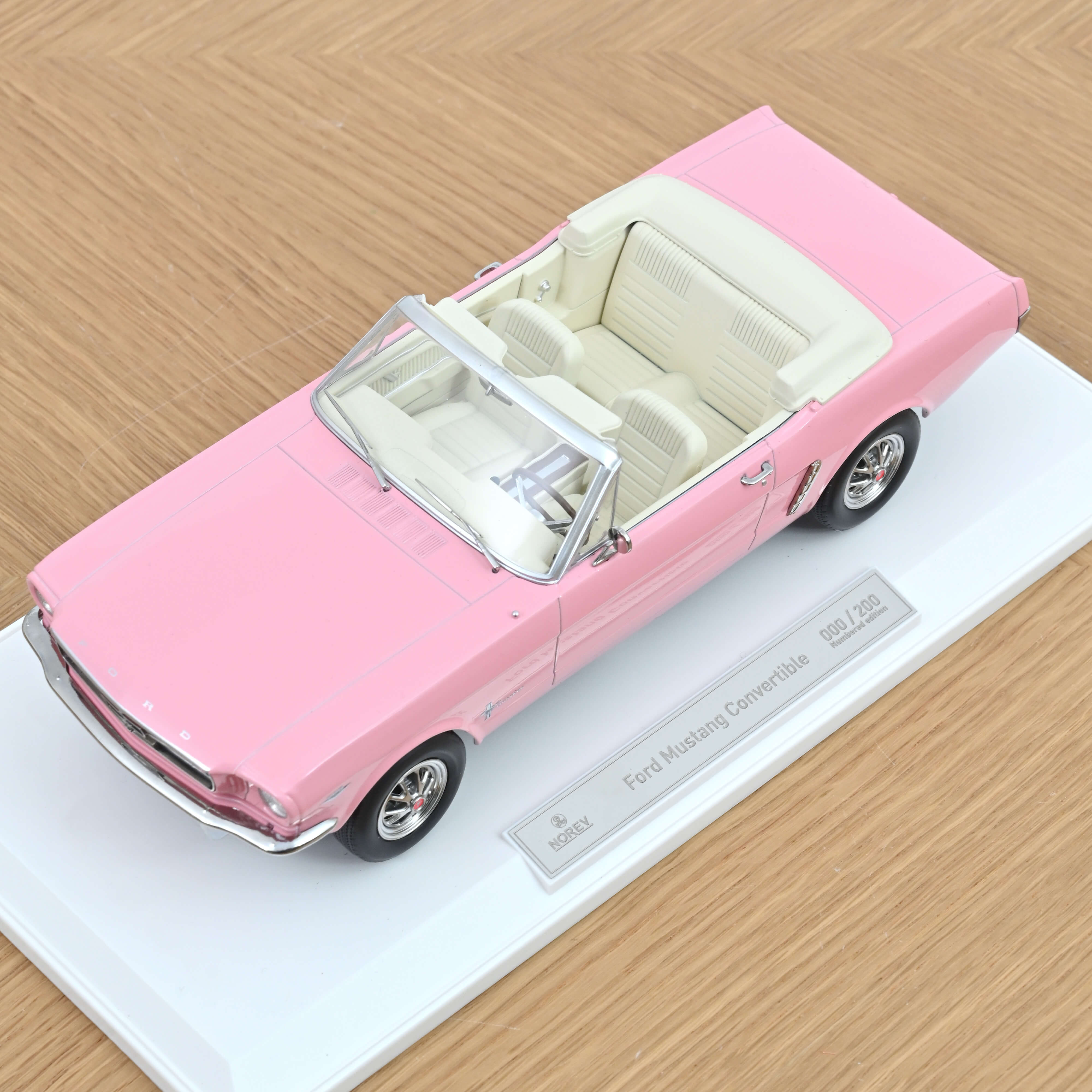 norev-ford-mustang-convertible-1965-modellino-auto-1-18-rosa-200-pcs image 5