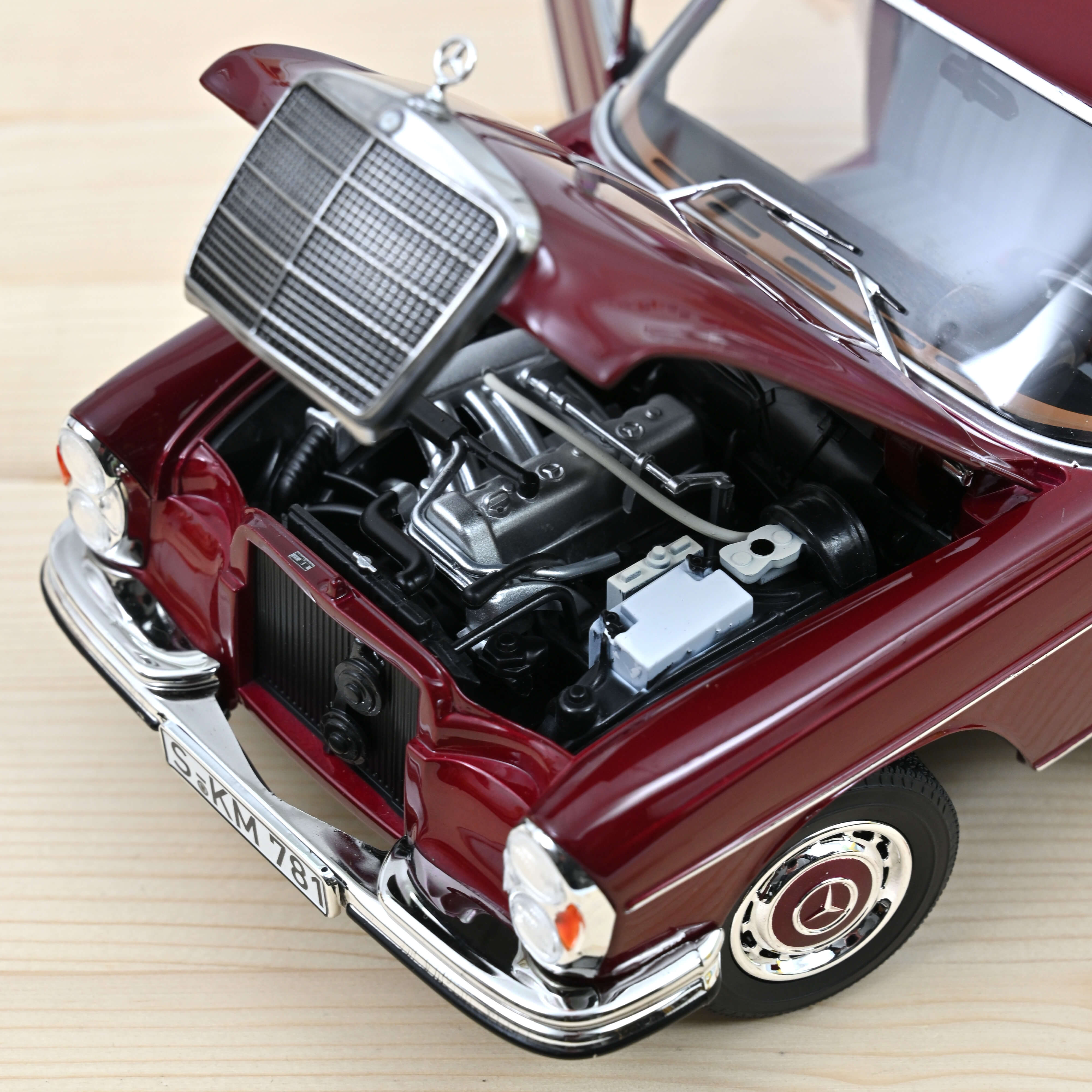 norev-mercedes-benz-280-se-1968-rosso-metallizzato-1-18-200-pezzi-archivio image 3