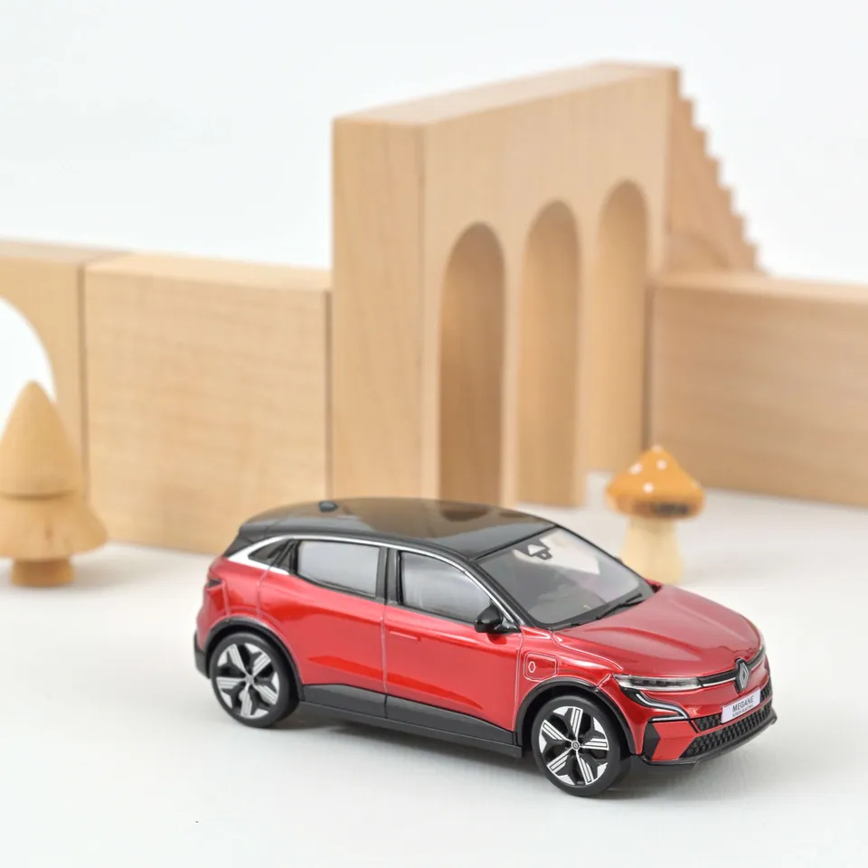 norev-renault-megane-e-tech-100-electric-2022-modellino-auto-1-43-rosso-fiamma-n image 1