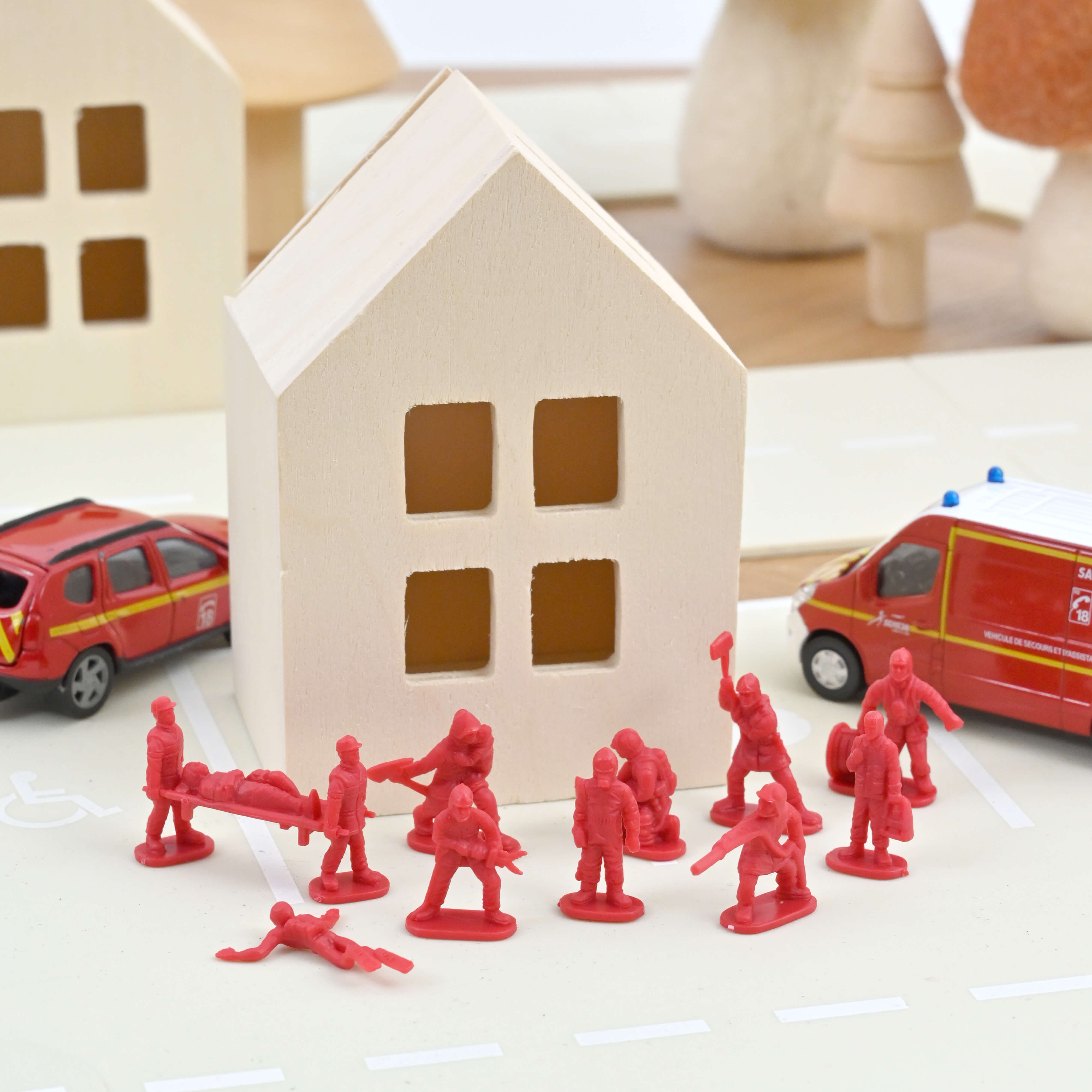 norev-vigili-del-fuoco-e-figurine-citt-1-64-set-36-pezzi image 4