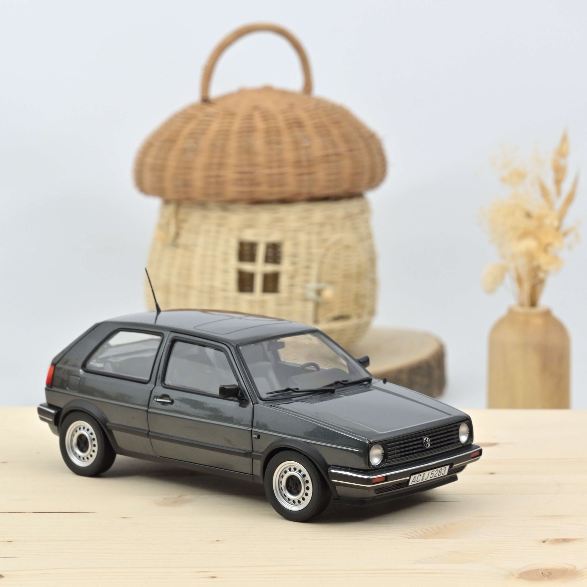 norev-volkswagen-golf-cl-1988-grigio-metallizzato-1-18 image 1