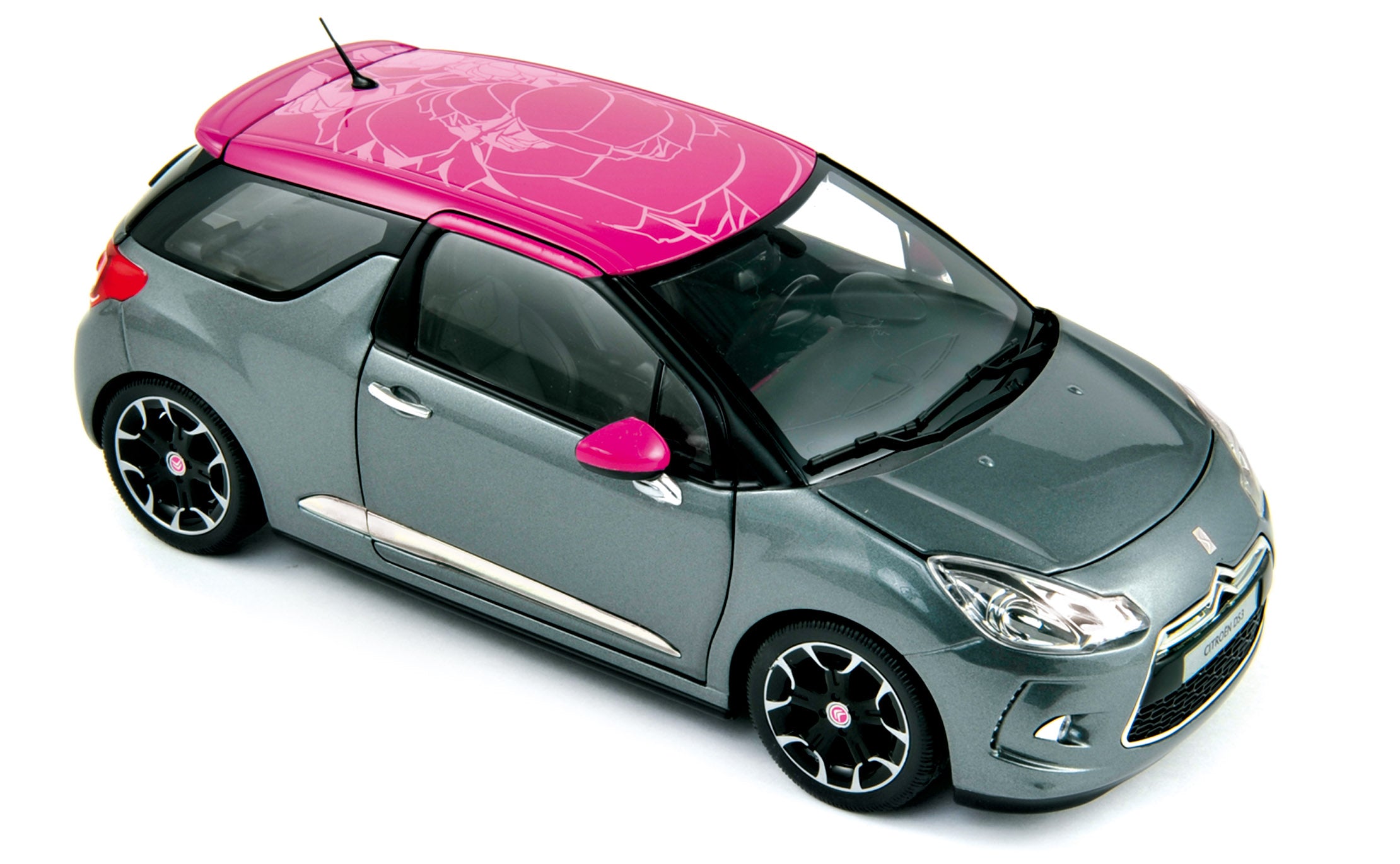 norev-citroen-ds3-2011-modellino-auto-1-18-grigio-thorium-e-fuchsia image 1