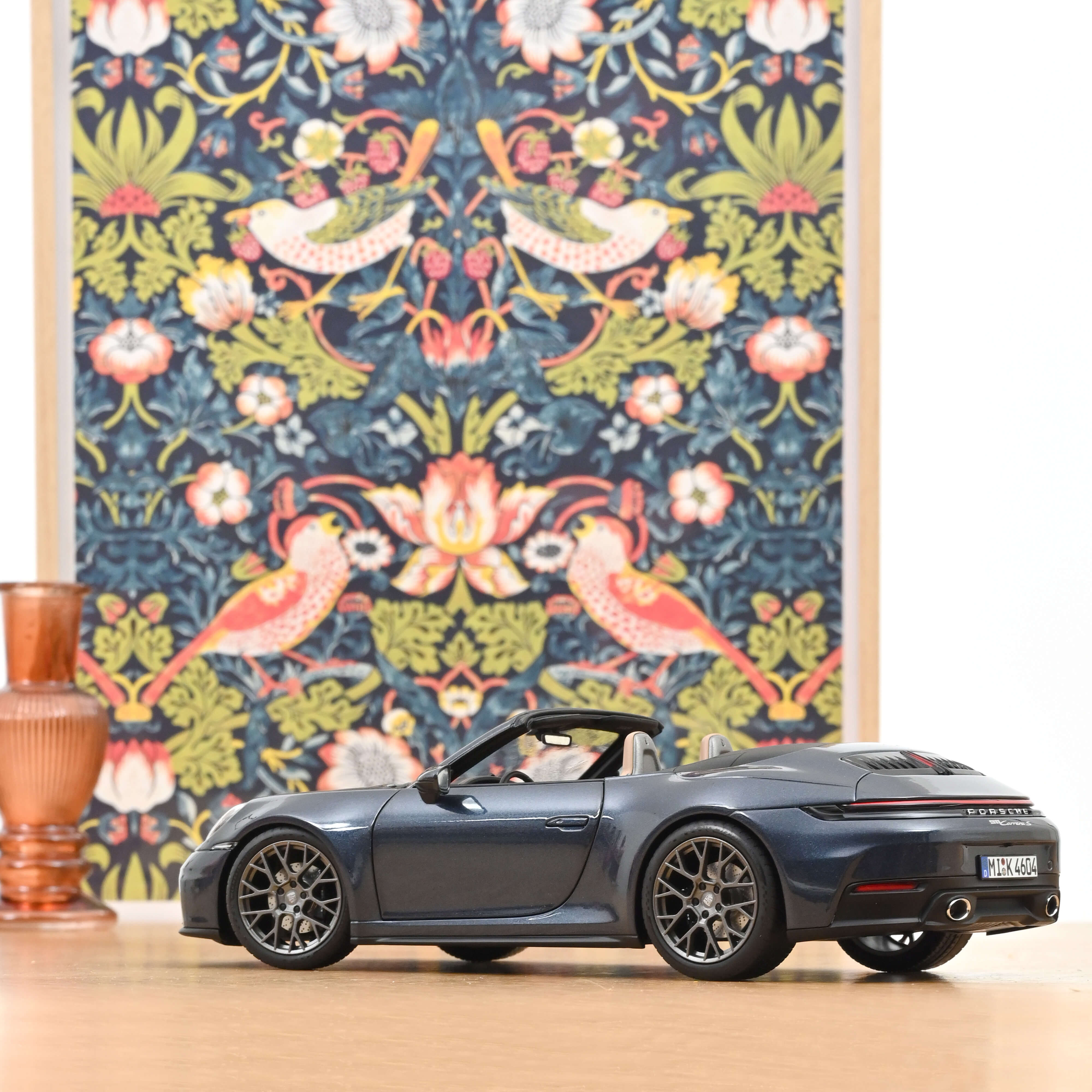norev-porsche-911-carrera-s-cabriolet-2025-modellino-auto-1-18-blu-yachting-meta image 3
