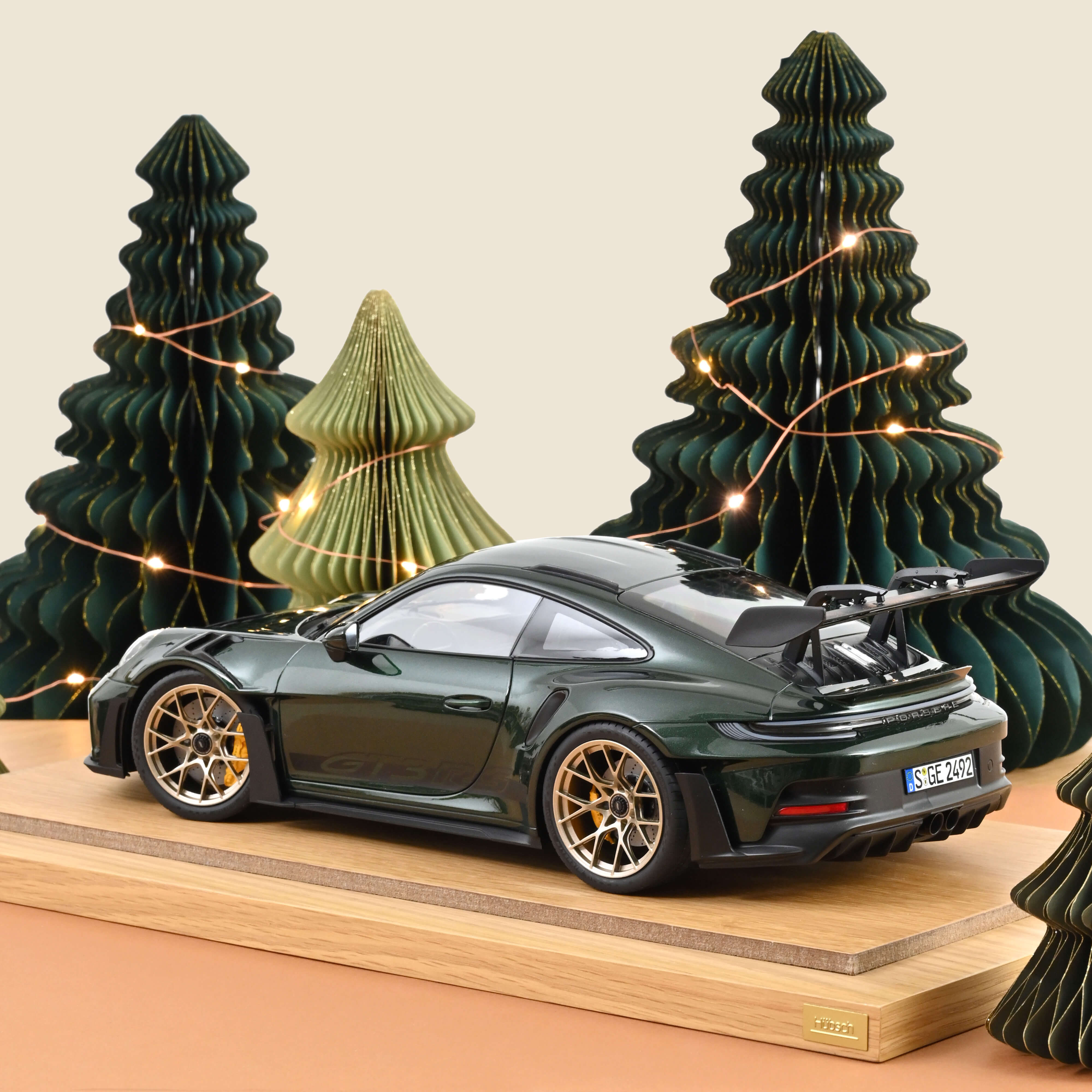 norev-porsche-911-gt3-rs-2022-1-12-verde-jet-metallizzato-nero image 3
