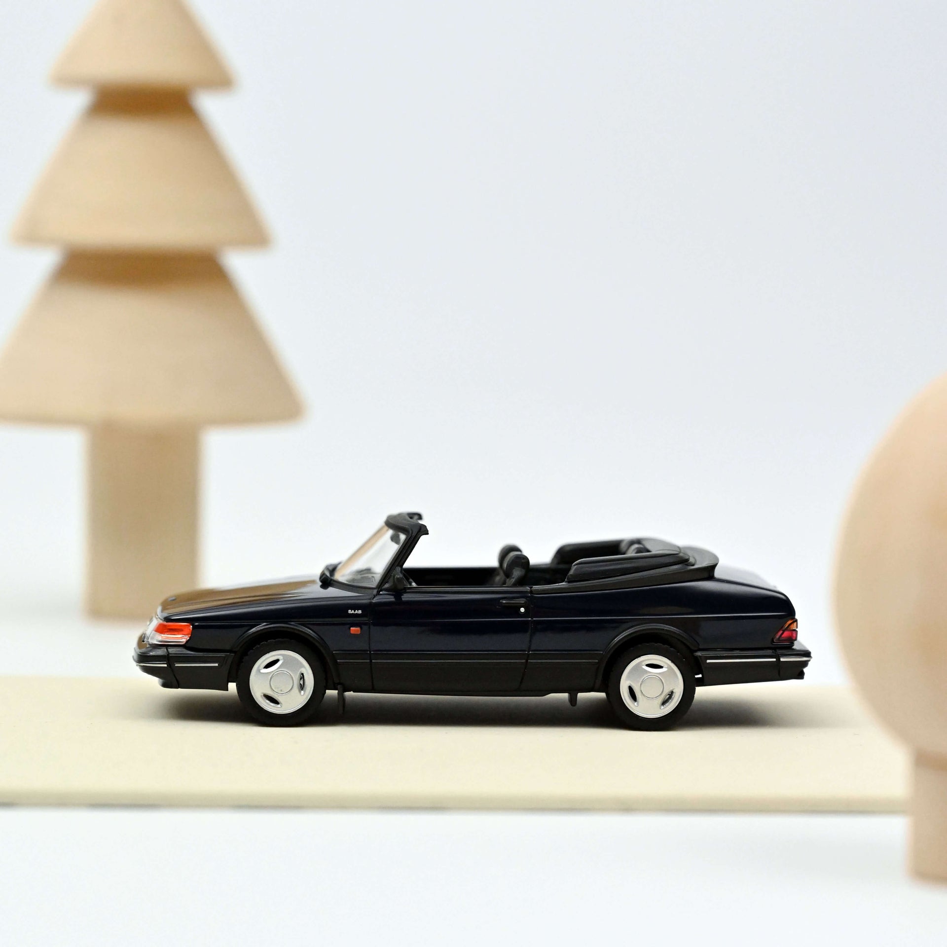 norev-saab-900-turbo-cabrio-1992-automodello-1-43-blu-scuro image 1