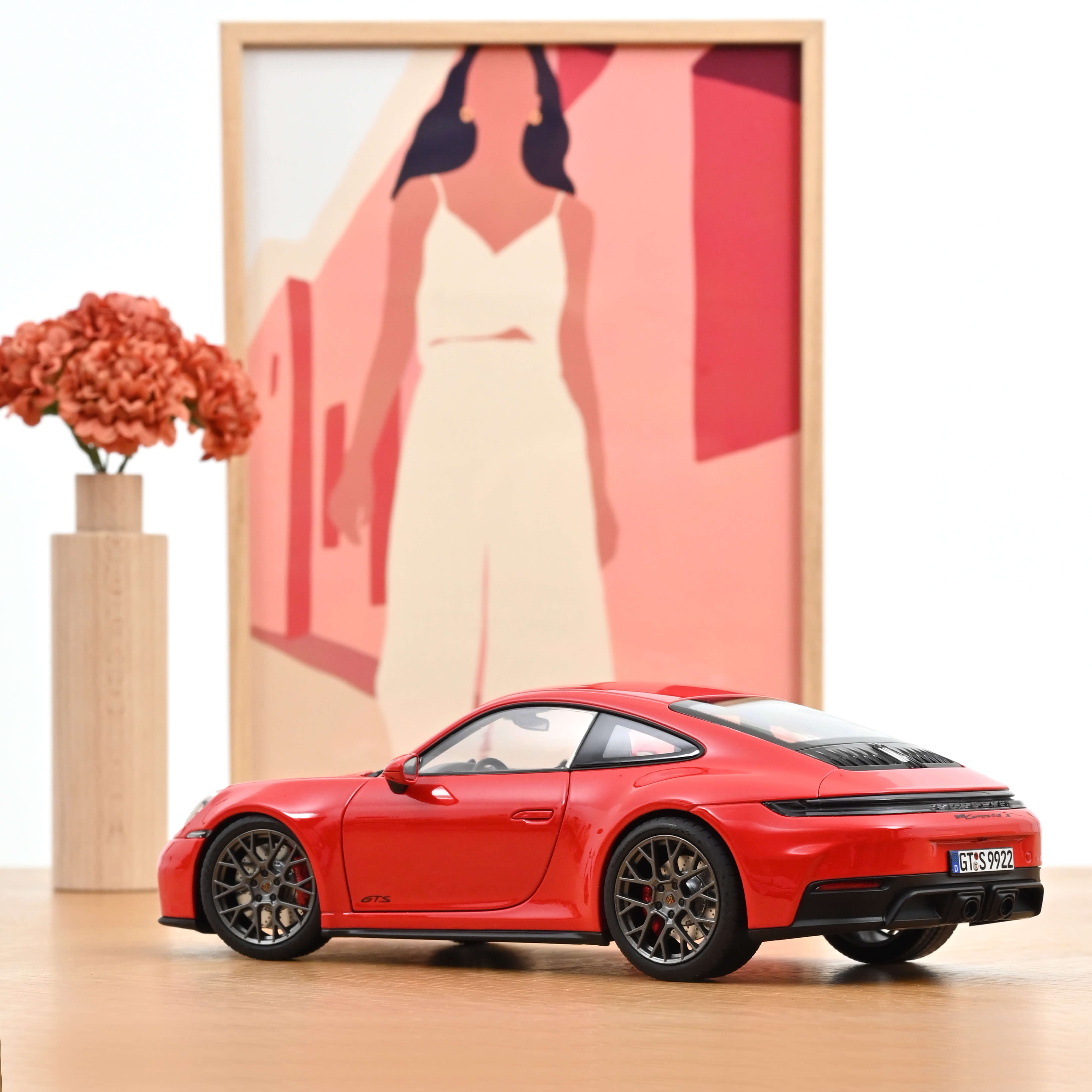 norev-porsche-911-carrera-gts-992-2-2025-rouge-indien-scala-1-18 image 3