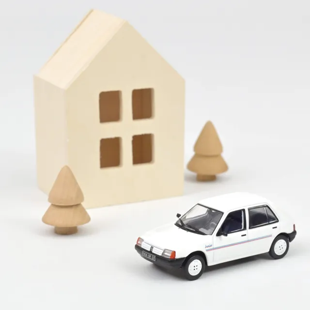 norev-peugeot-205-junior-1988-modellino-auto-1-43-bianco image 1