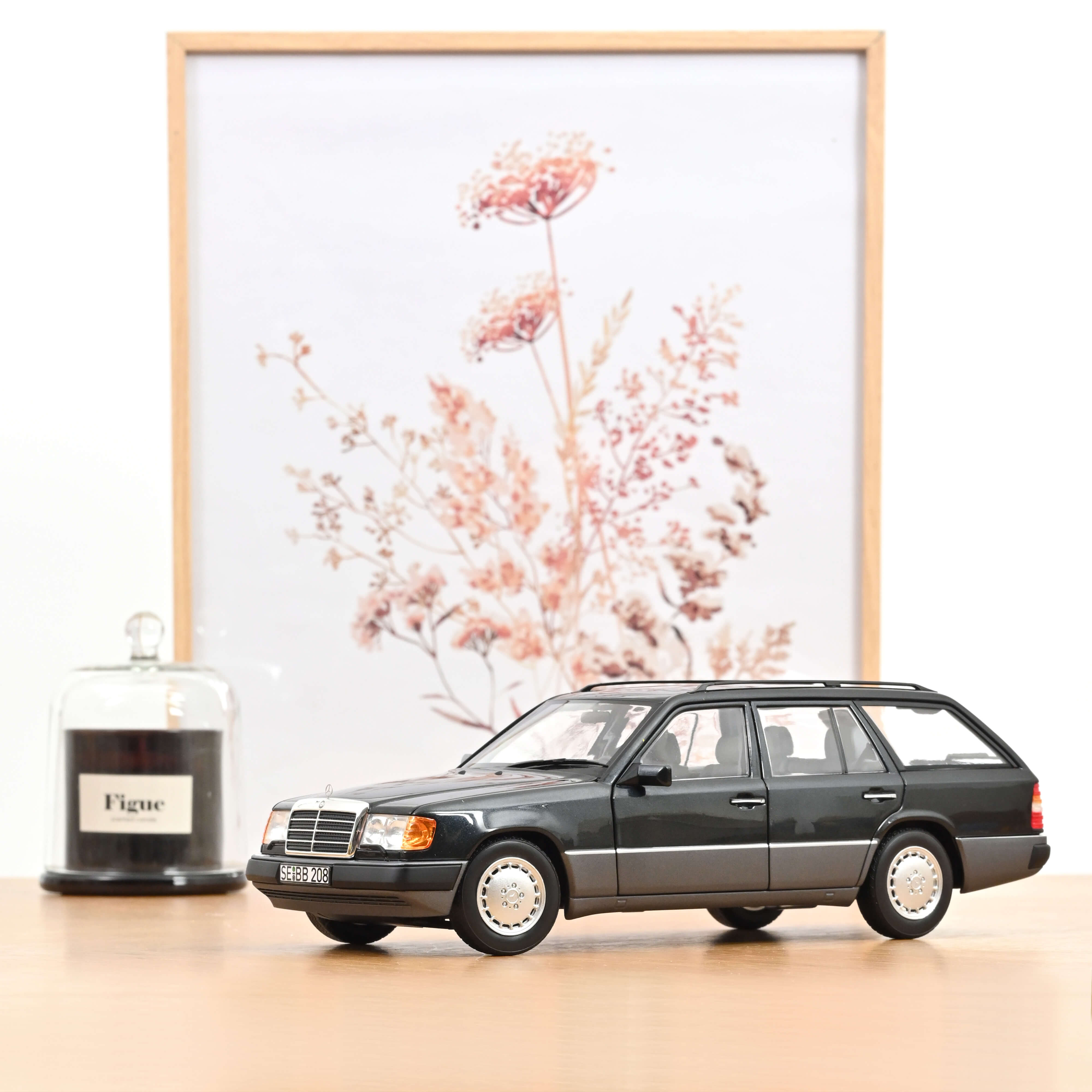 norev-mercedes-benz-300-d-t-modell-w124-1990-blu-nero-modellino-1-18 image 1