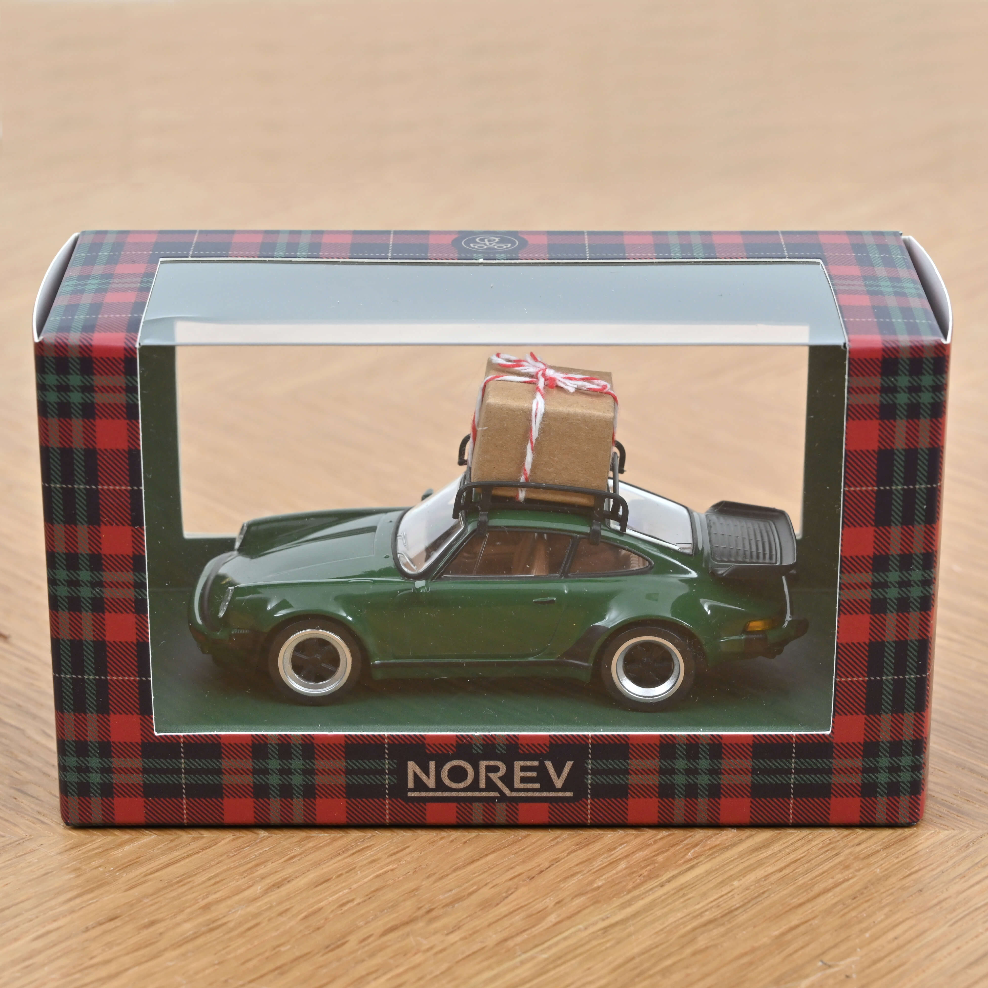 norev-porsche-911-turbo-1978-verde-natale-jet-car-1-43-con-regalo image 2