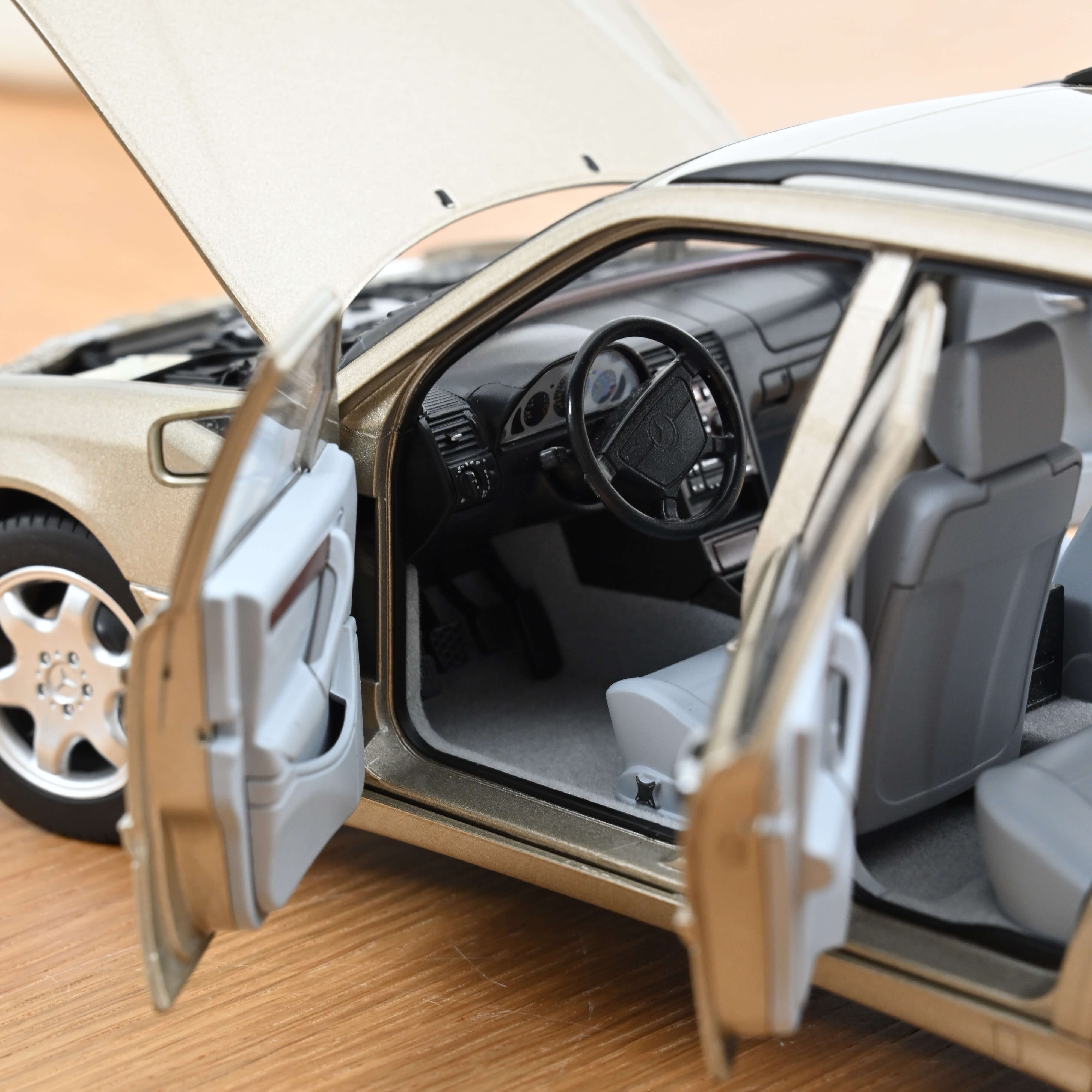 norev-mercedes-benz-classe-c-t-model-1997-modellino-auto-1-18-argento-fum image 5