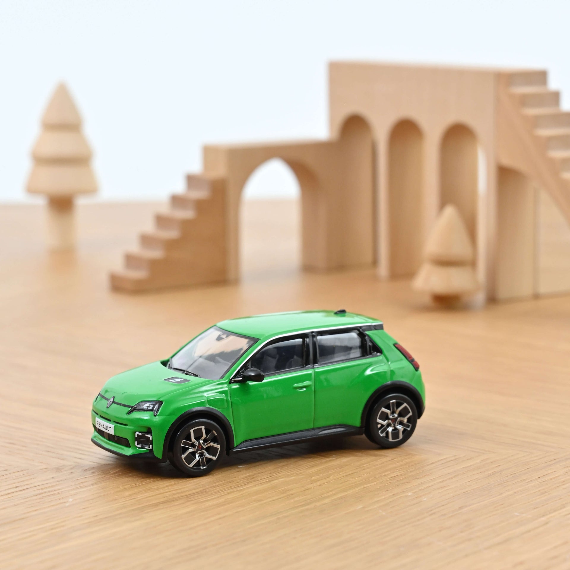 norev-renault-5-e-tech-100-electric-2024-1-43-verde-pop image 1