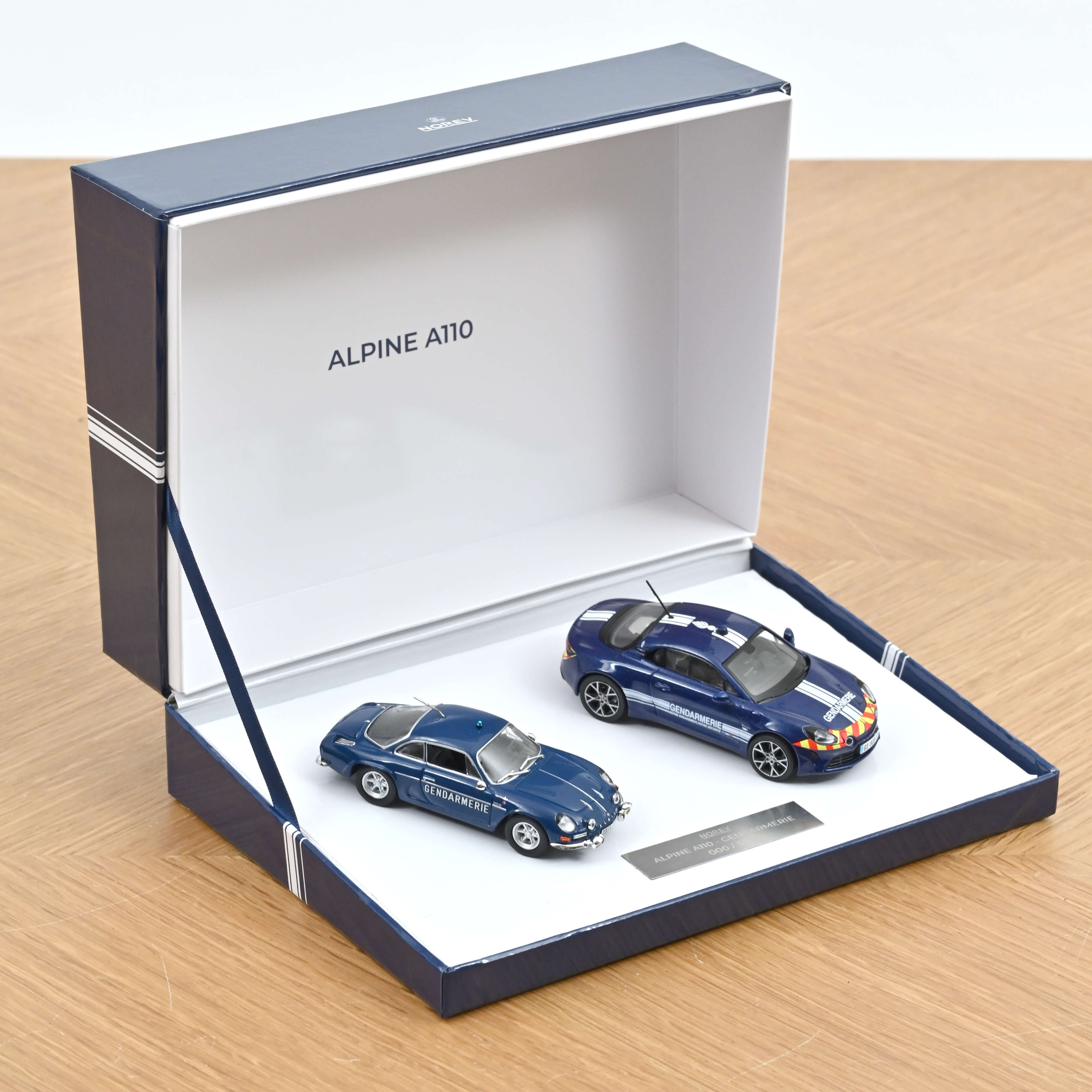 norev-coffret-alpine-a110-gendarmerie-2022-1-43-500-pcs image 1