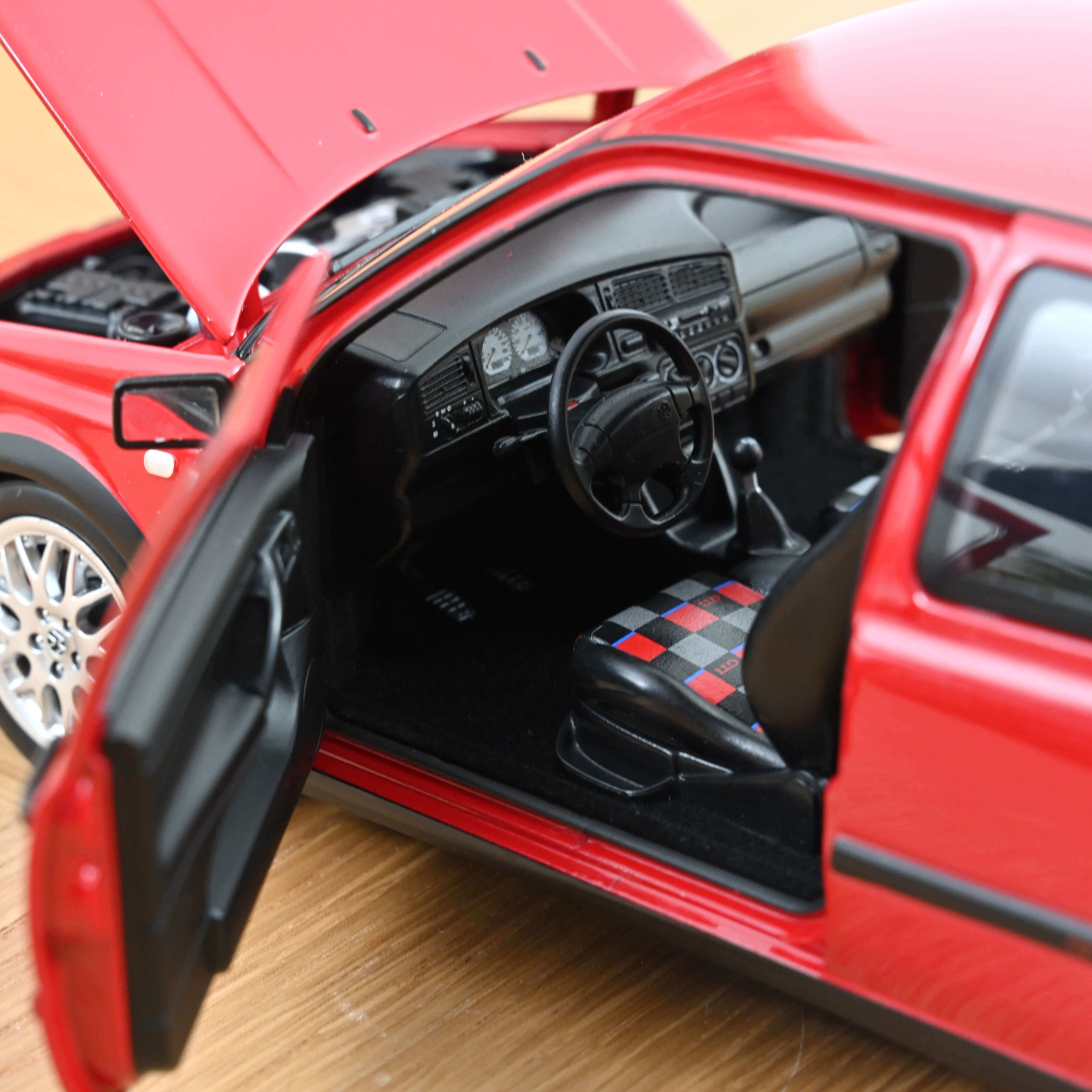 norev-vw-golf-gti-20-anni-1996-modellino-auto-1-18-rosso-flash image 5