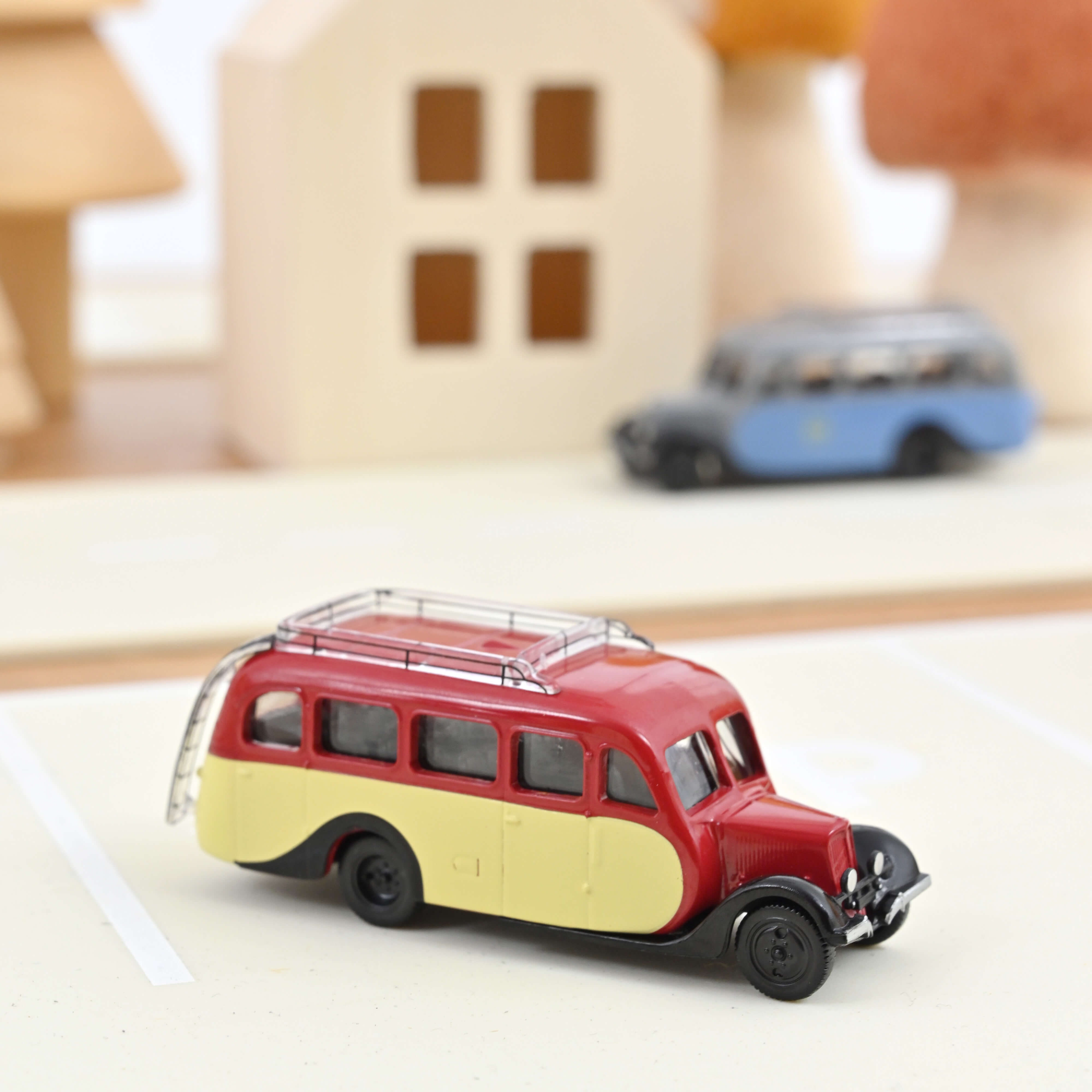 norev-citro-n-u23-autocar-1947-rosso-e-giallo-1-87-modellino-autobus image 1