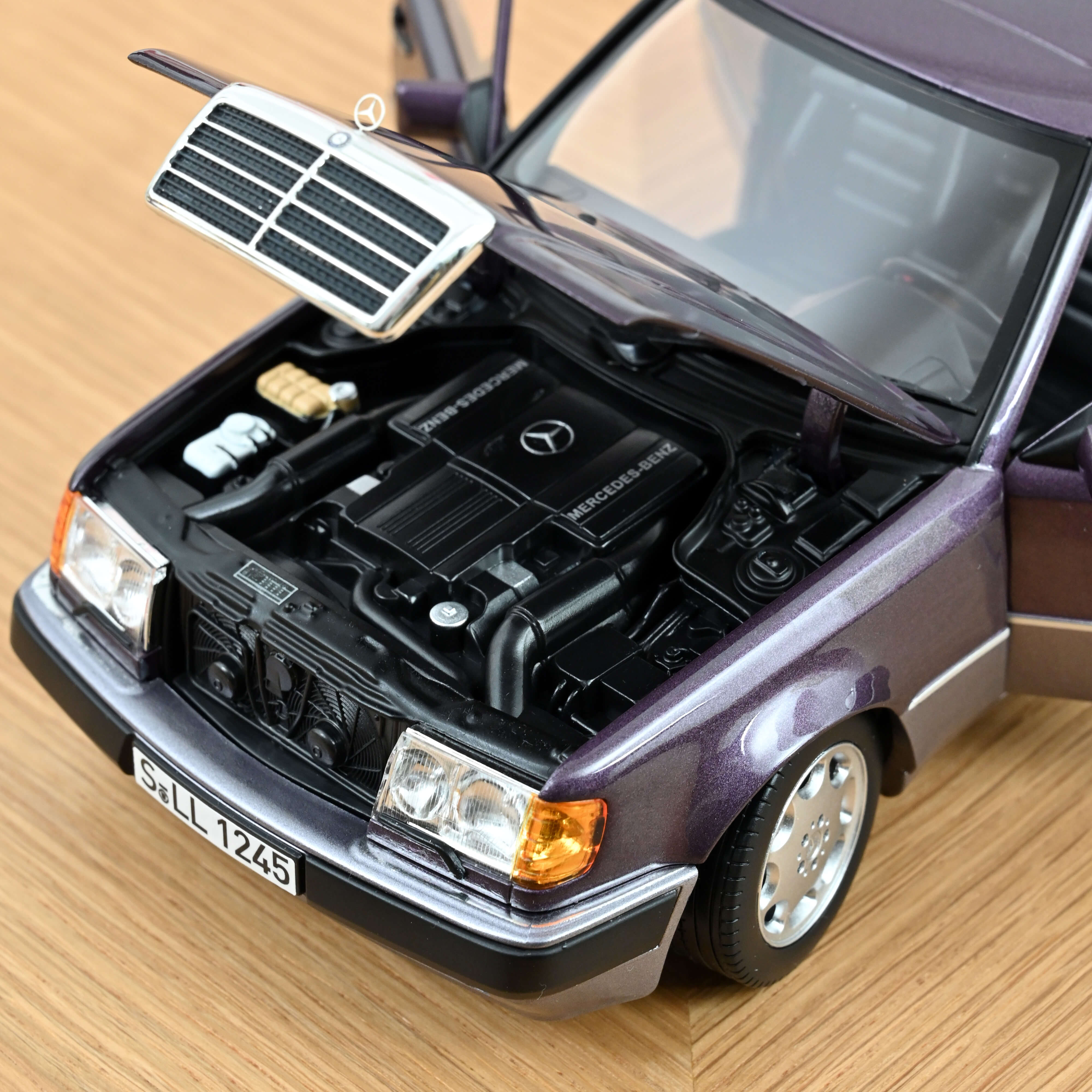 norev-mercedes-benz-500-e-1990-bornite-metallizzato-1-18-edizione-limitata-300-p image 3