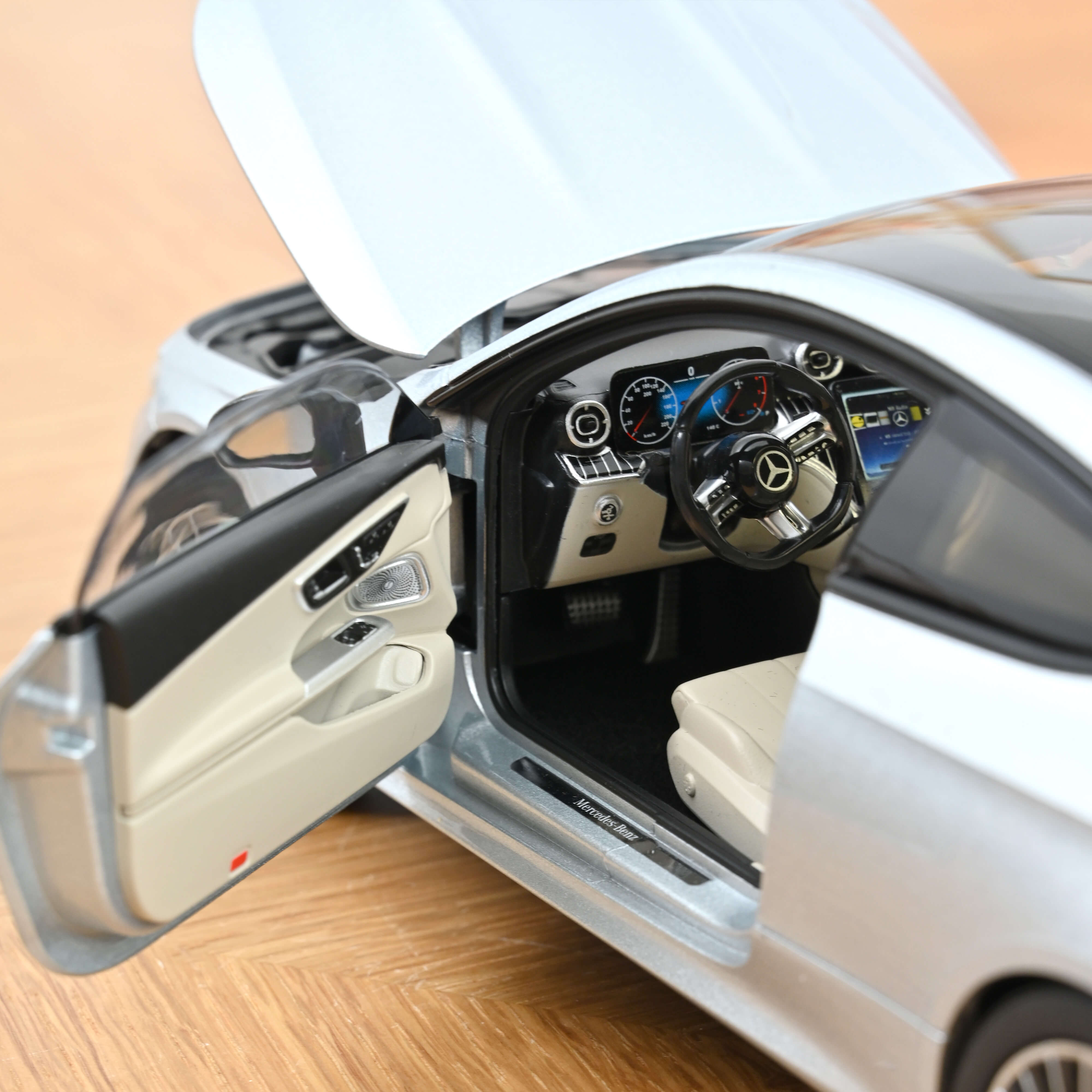 norev-mercedes-benz-cle-coup-2024-argento-high-tech-1-18 image 4