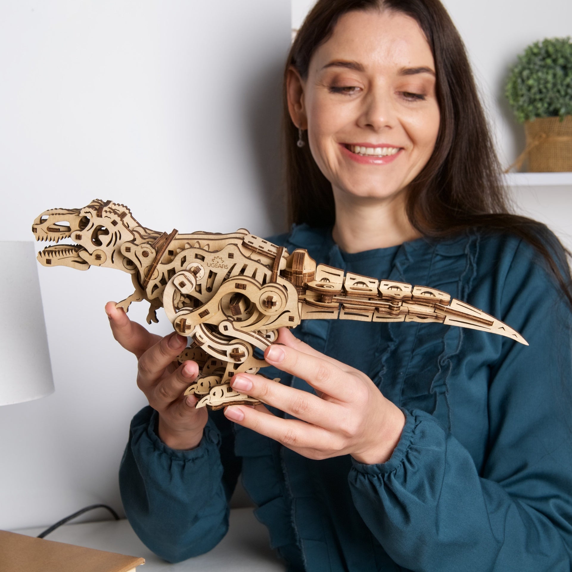 ugears-tyrannosaurus-rex-modellino-meccanico-in-legno-da-costruire image 7
