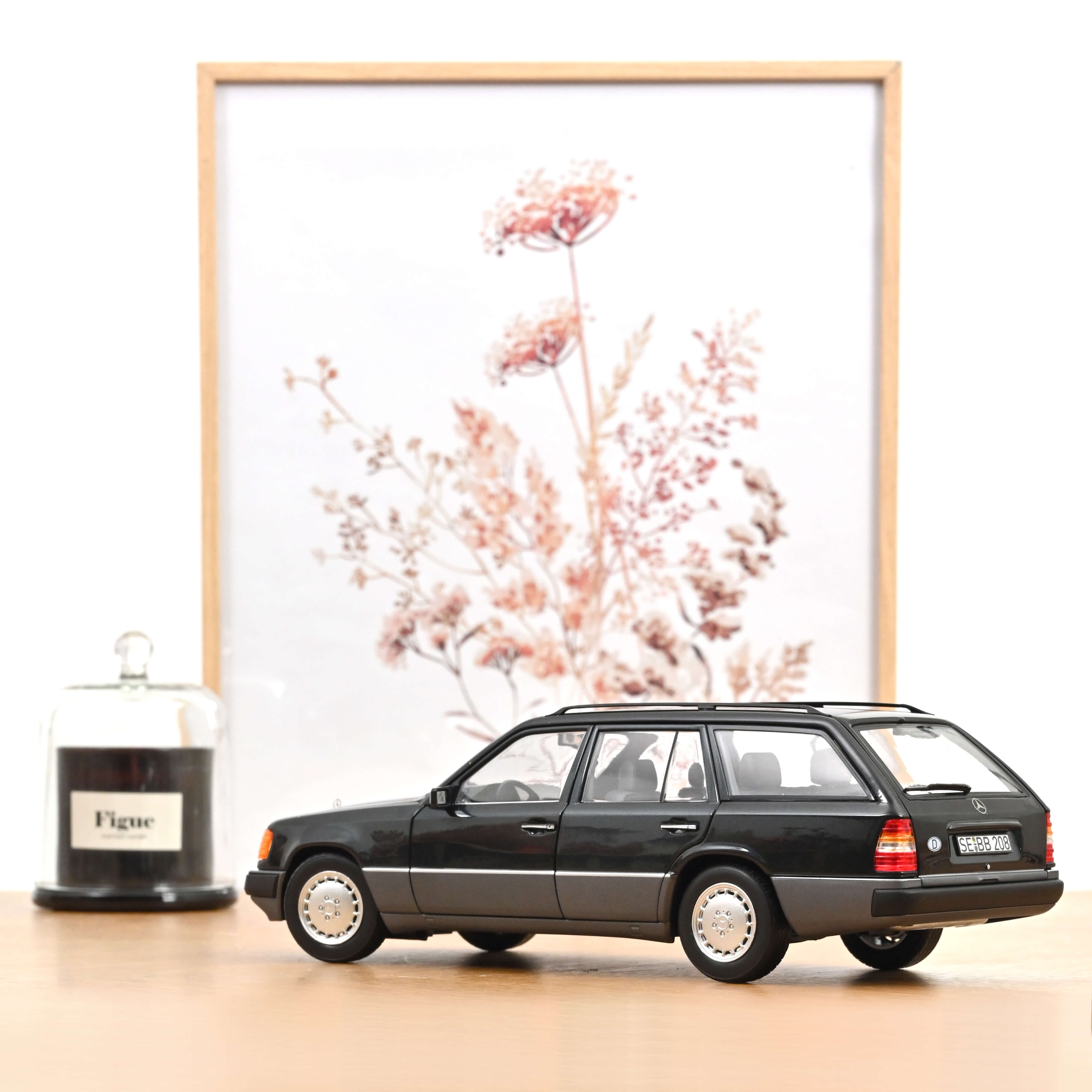 norev-mercedes-benz-300-d-t-modell-w124-1990-blu-nero-modellino-1-18 image 3