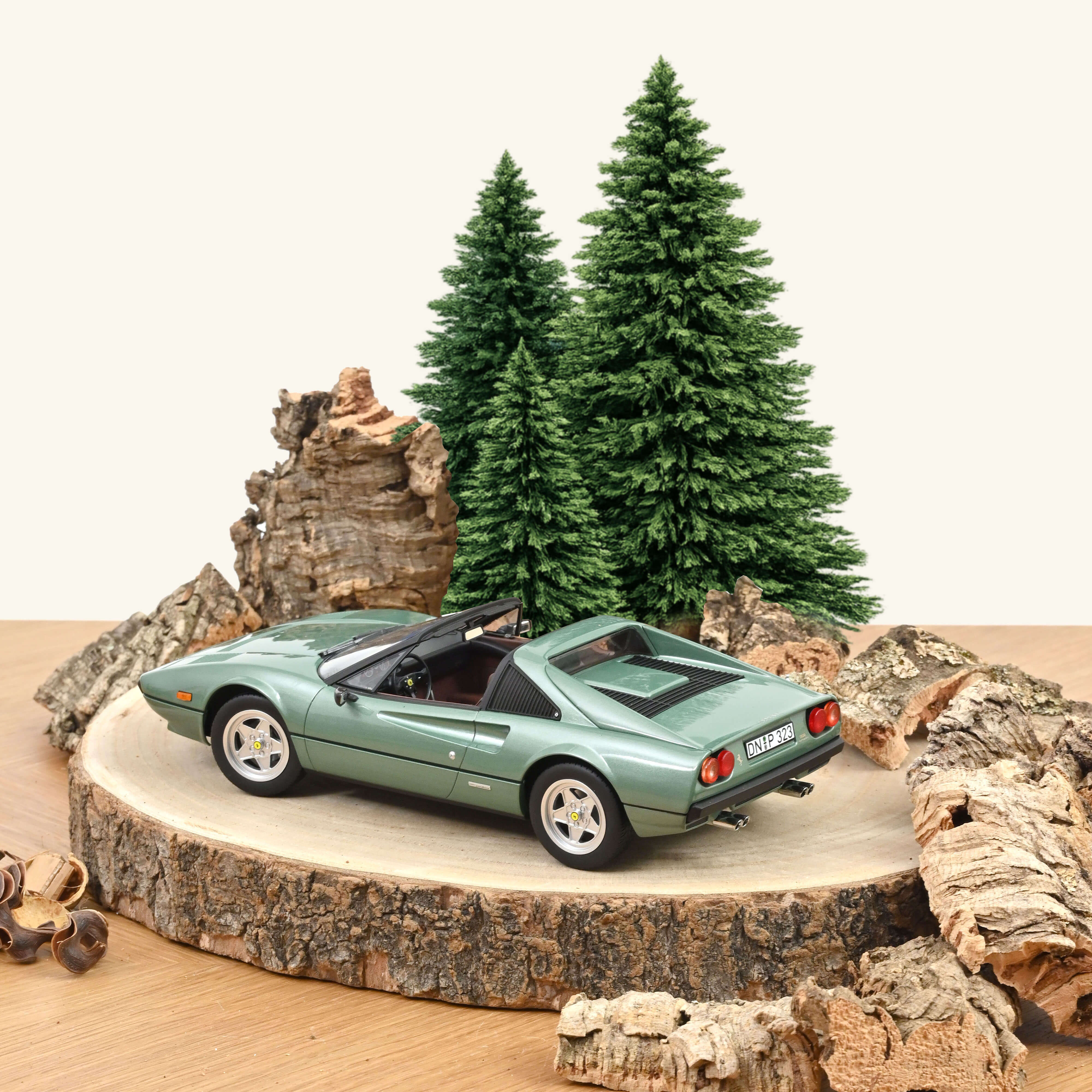 norev-ferrari-308-gts-1982-verde-medio-1-18-edizione-limitata-200-pcs image 3