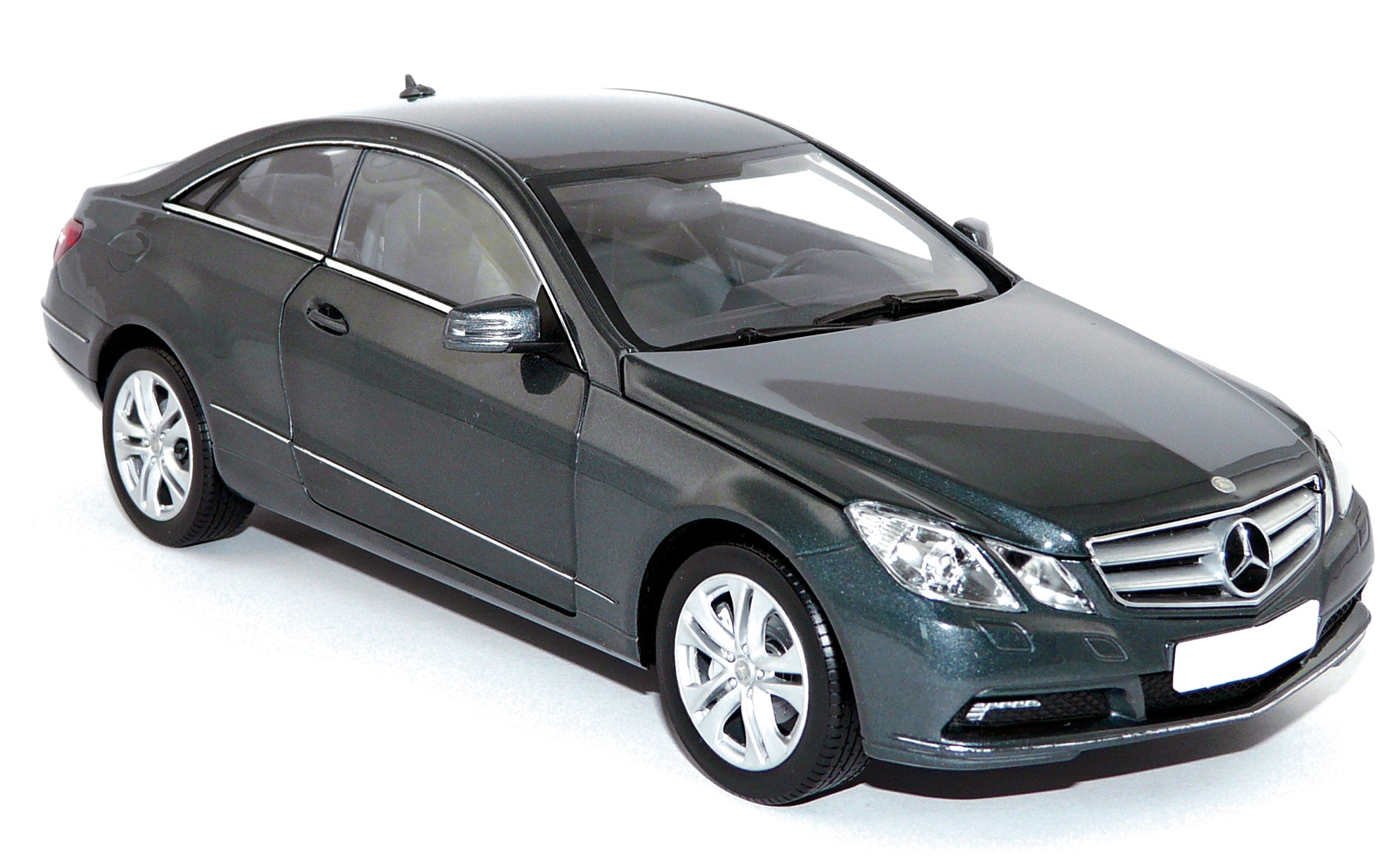norev-mercedes-benz-classe-e-coup-2009-gris-tenorite-1-18-modellino-die-cast image 1