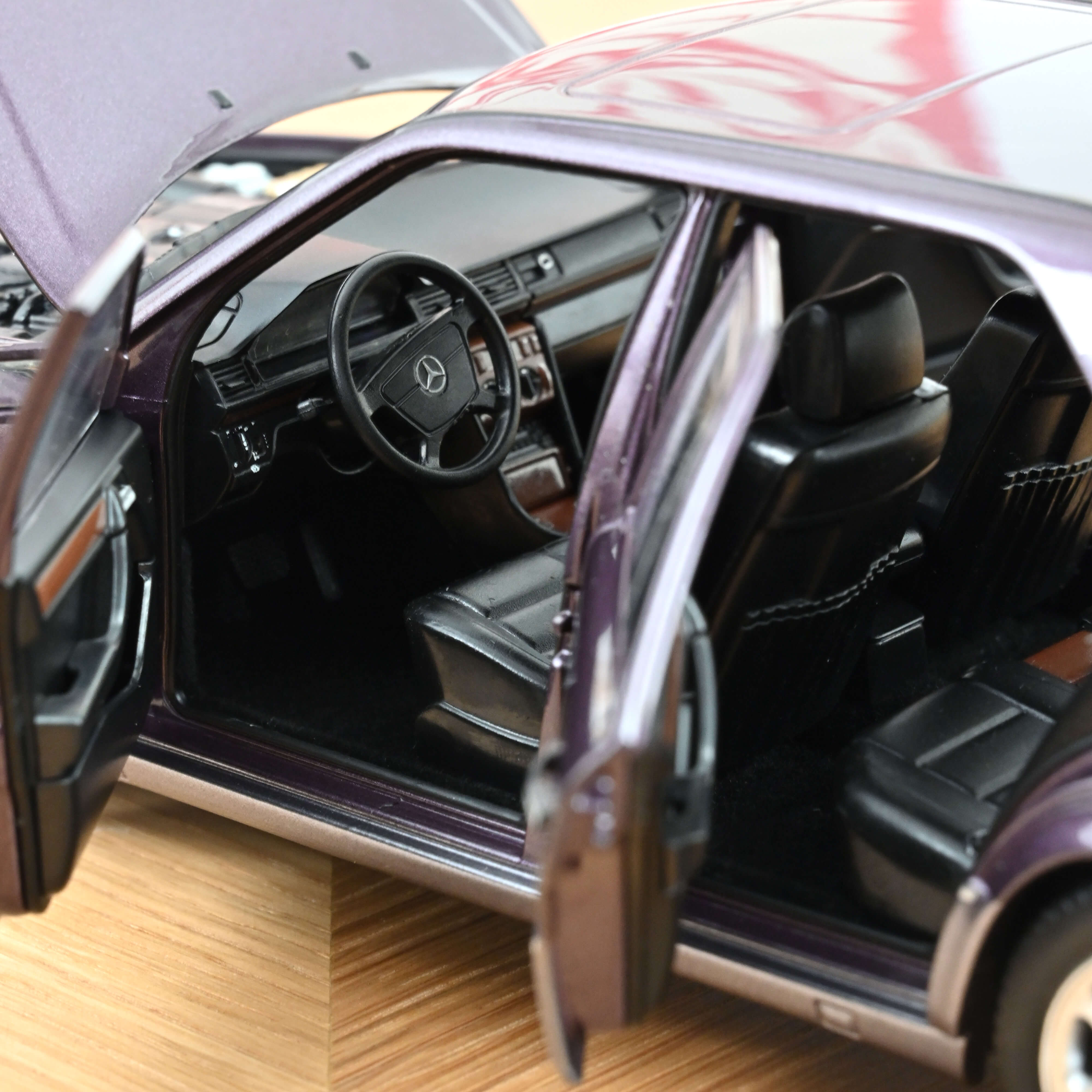 norev-mercedes-benz-500-e-1990-bornite-metallizzato-1-18-edizione-limitata-300-p image 5