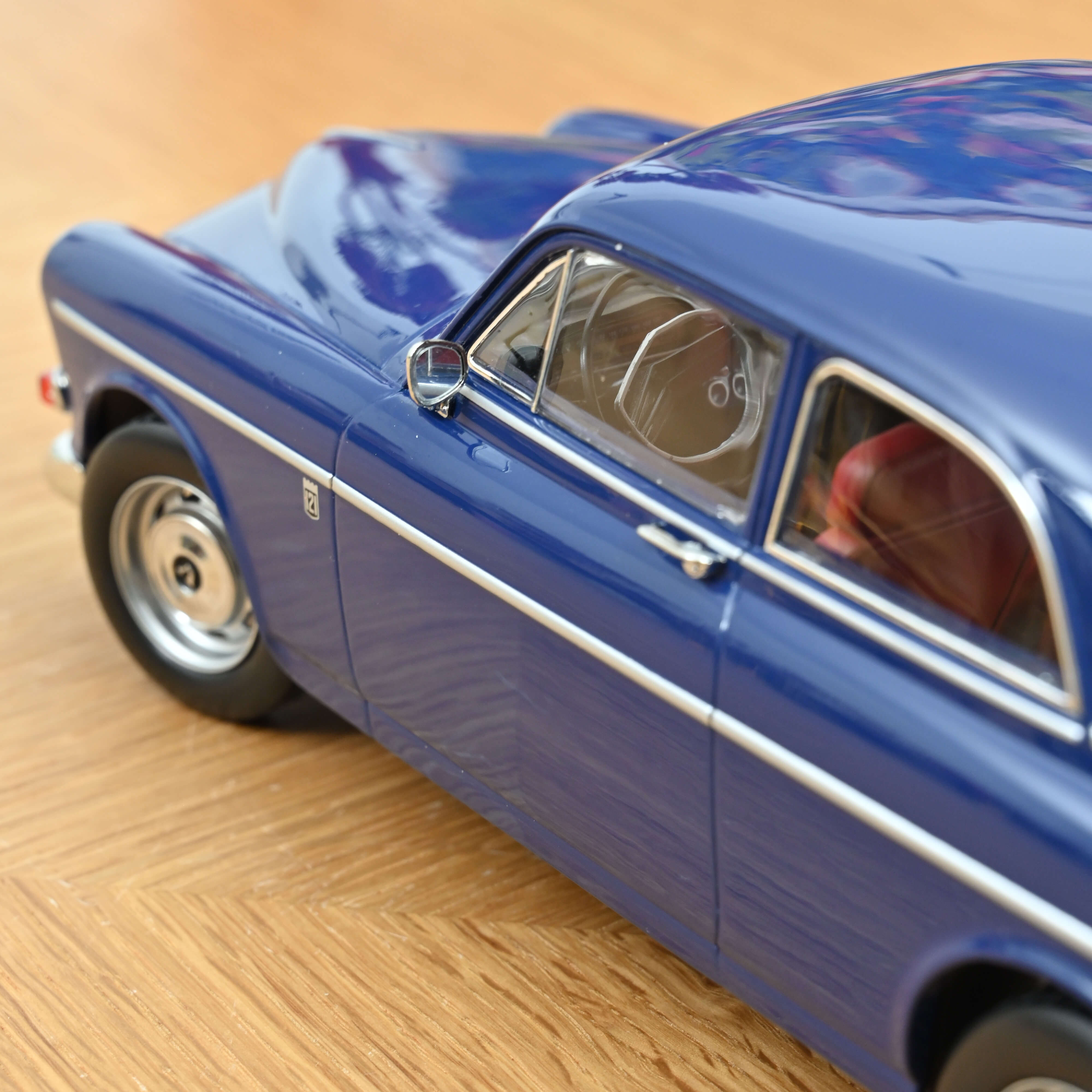 norev-volvo-amazon-1966-modellino-auto-1-18-bleu-minuit image 3