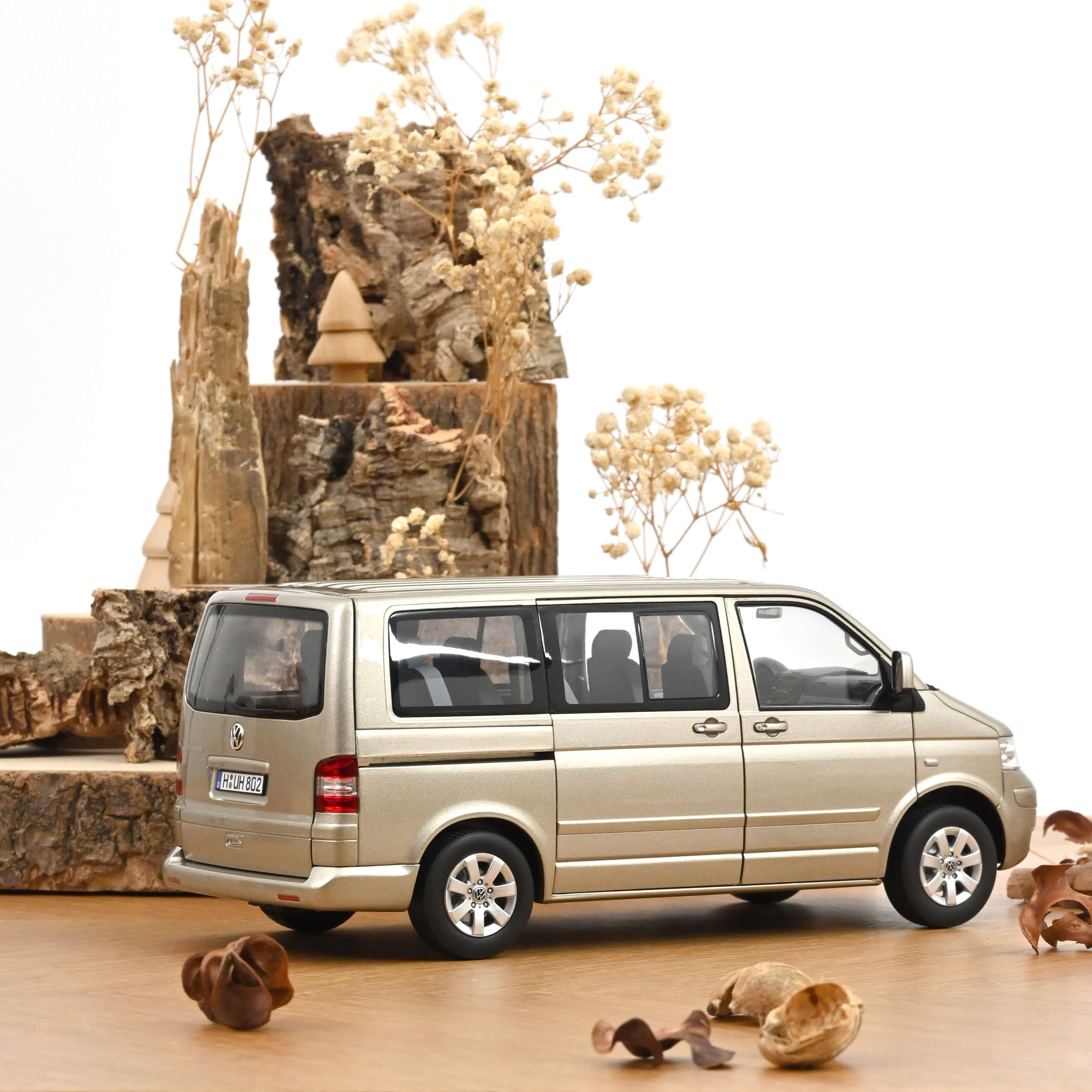 norev-vw-multivan-t5-2003-modellino-van-1-18-beige-wheat-metallizzato image 4