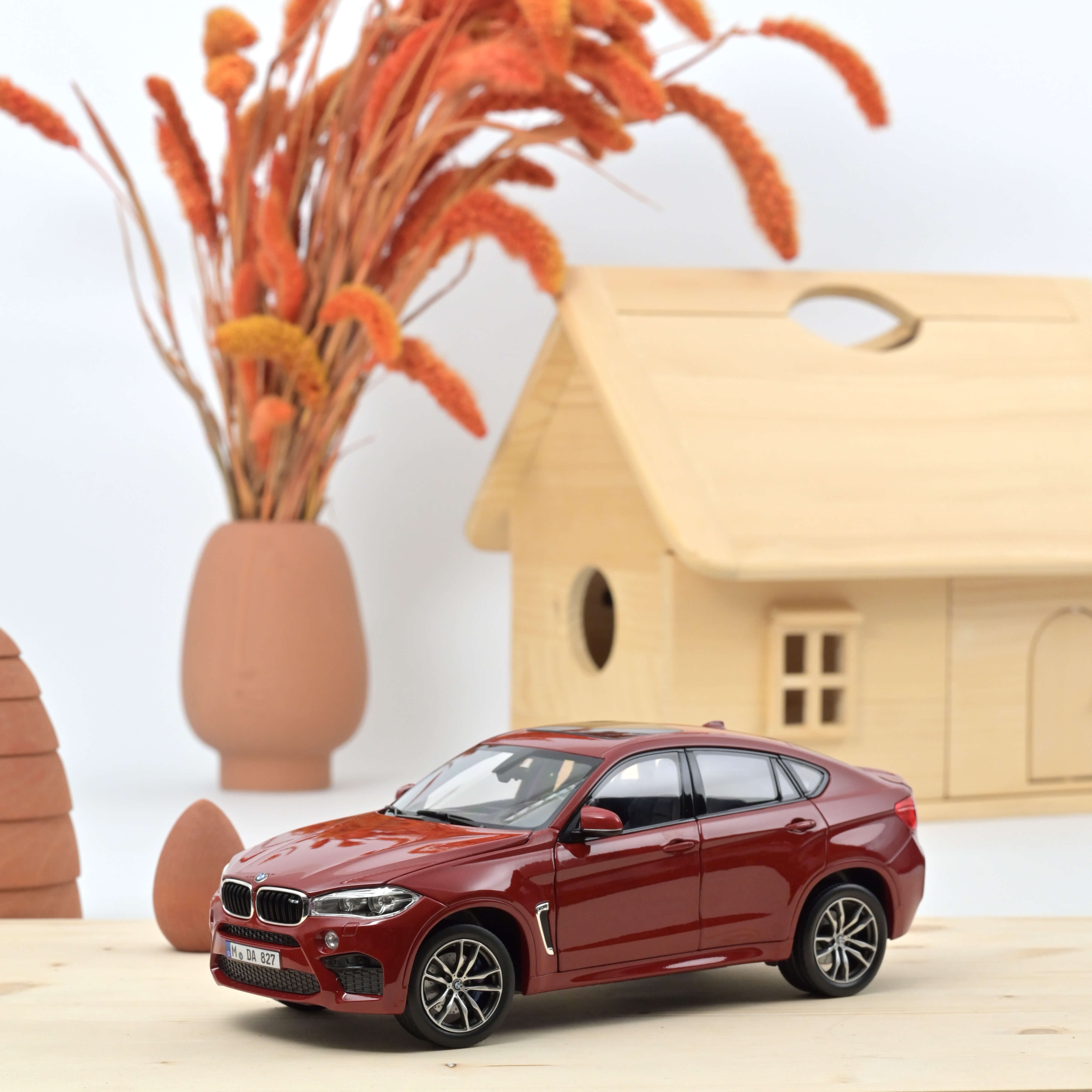 norev-bmw-x6-m-2015-rosso-metallizzato-modellino-suv-1-18 image 1