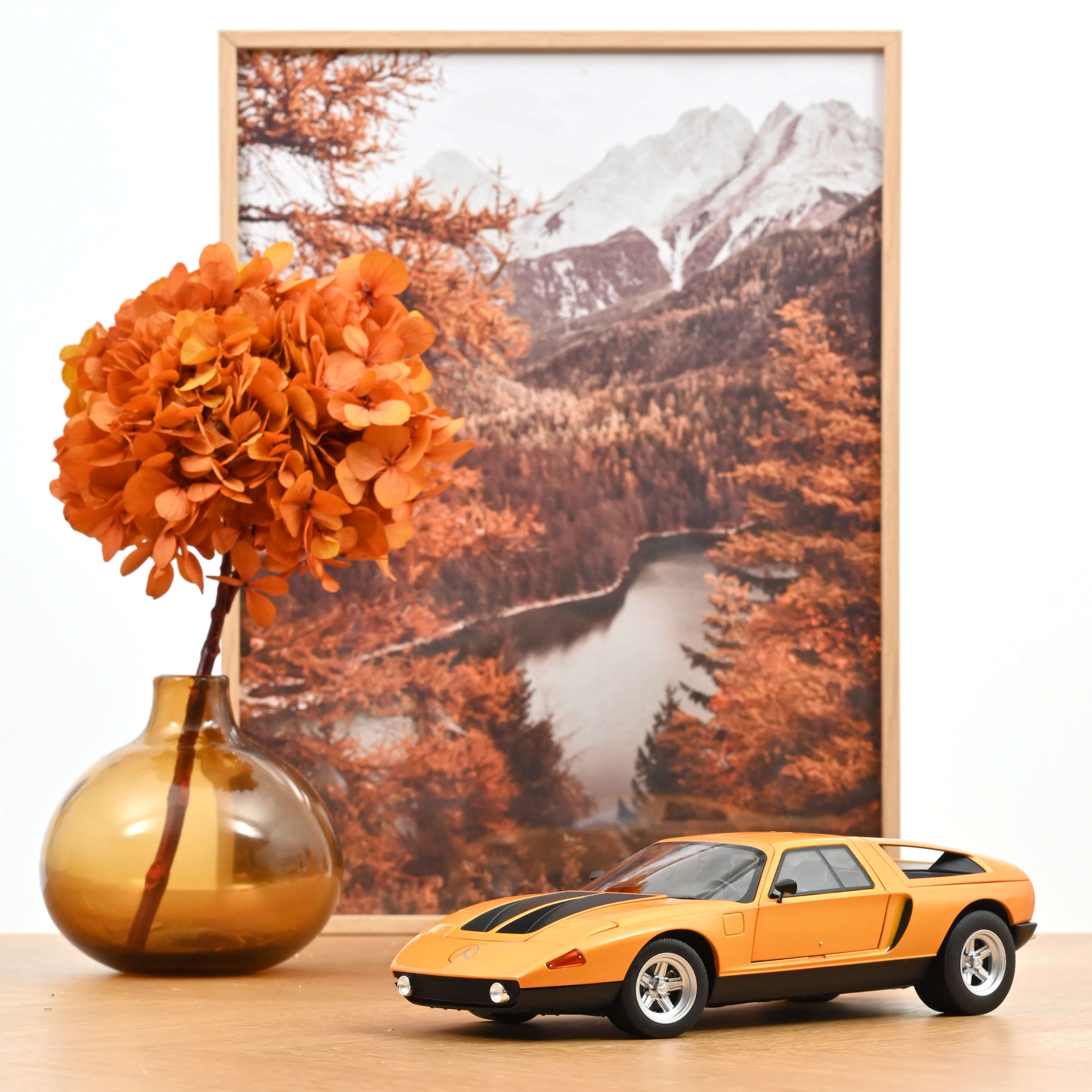 norev-mercedes-benz-c-111-ii-1970-weissherbst-1-18 image 3