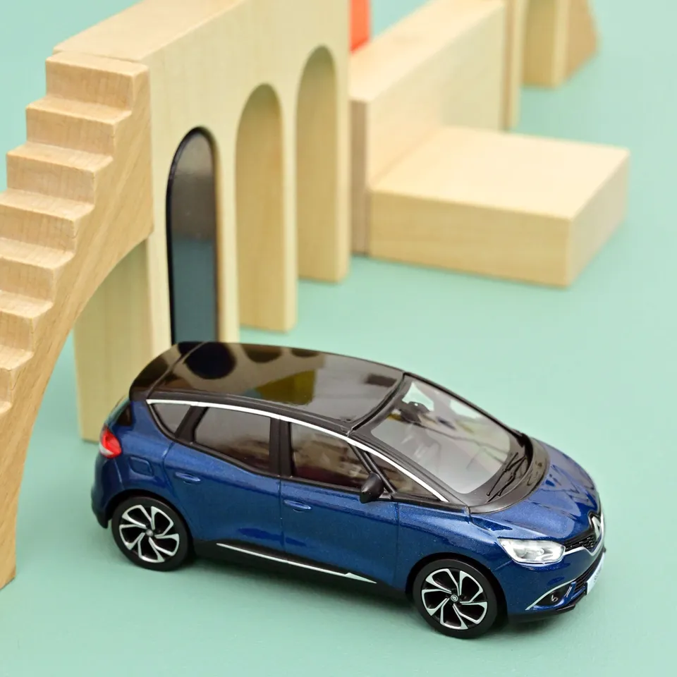 norev-renault-sc-nic-2016-cosmos-blue-e-nero-modellino-auto-jet-car-1-43 image 1