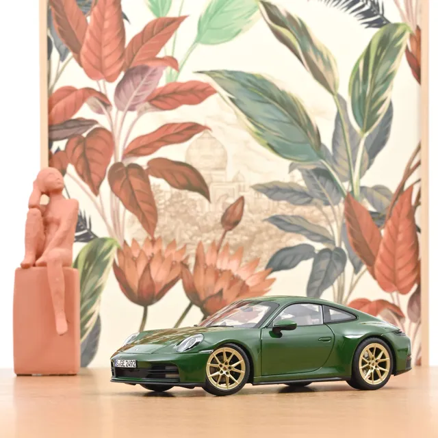 norev-porsche-911-carrera-2025-verde-irlandese-1-18-edizione-limitata-200-pezzi image 1