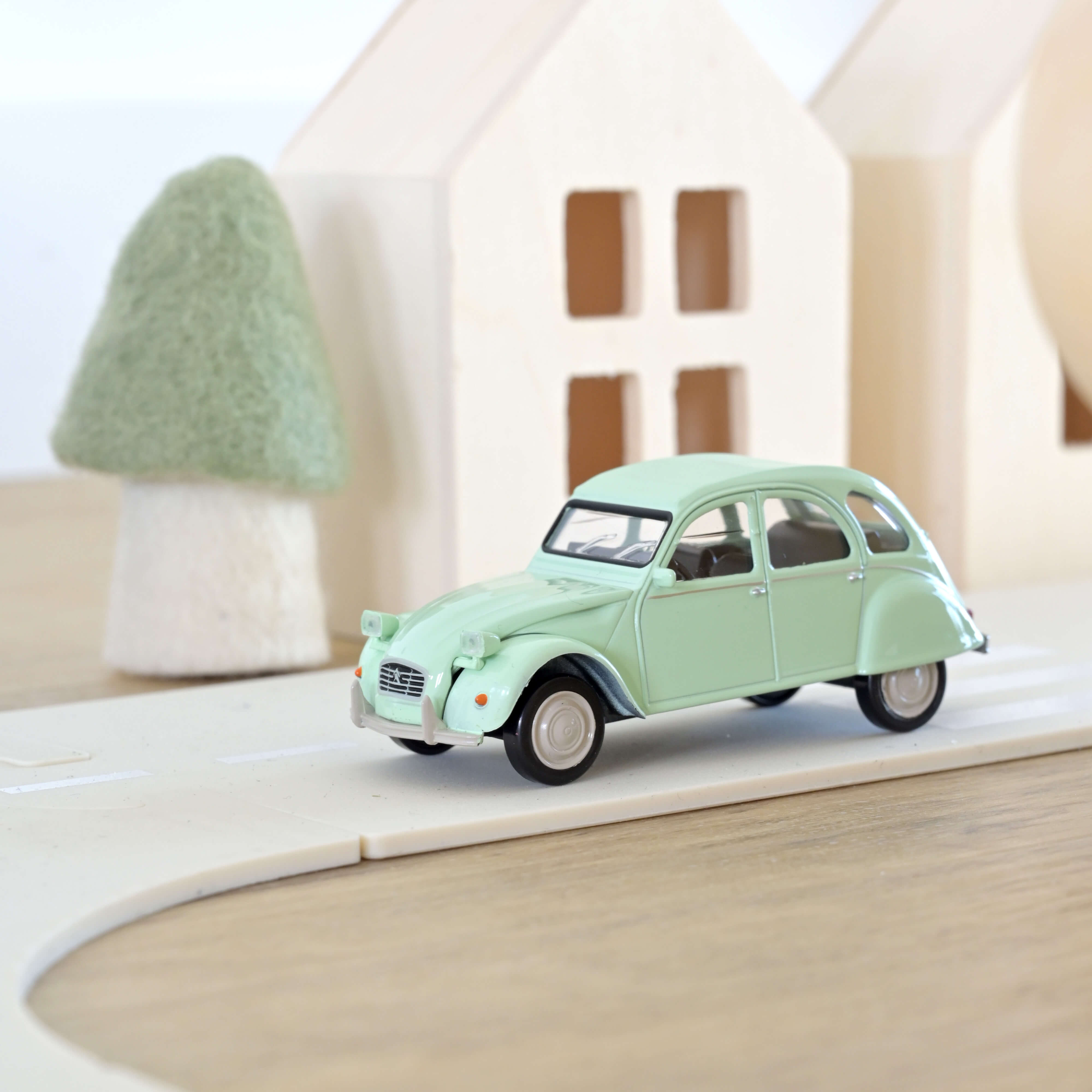 norev-citro-n-2cv-6-club-1979-modellino-jet-car-1-43-verde-jade image 1