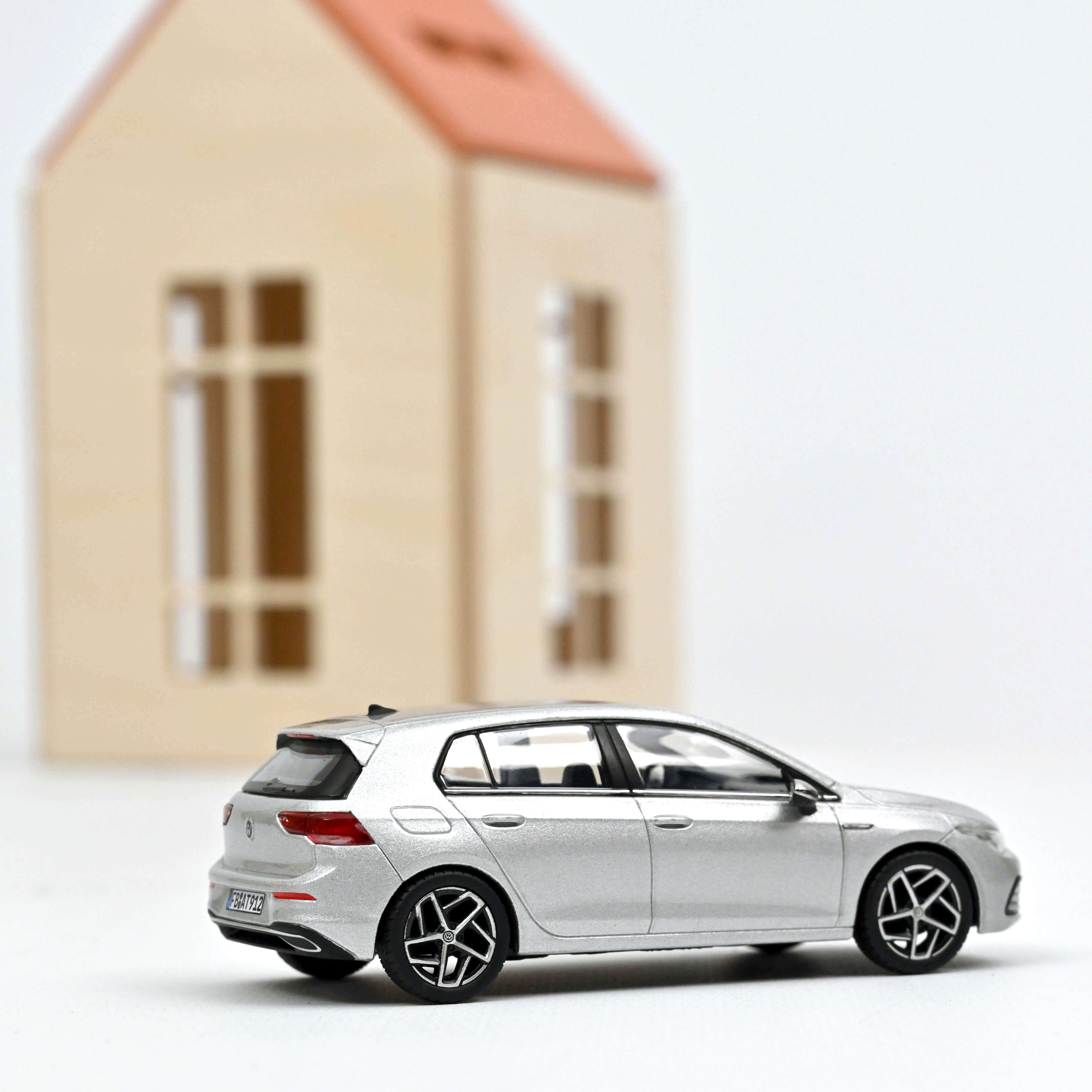 norev-vw-golf-2020-argento-1-43-modellino-auto-die-cast image 2