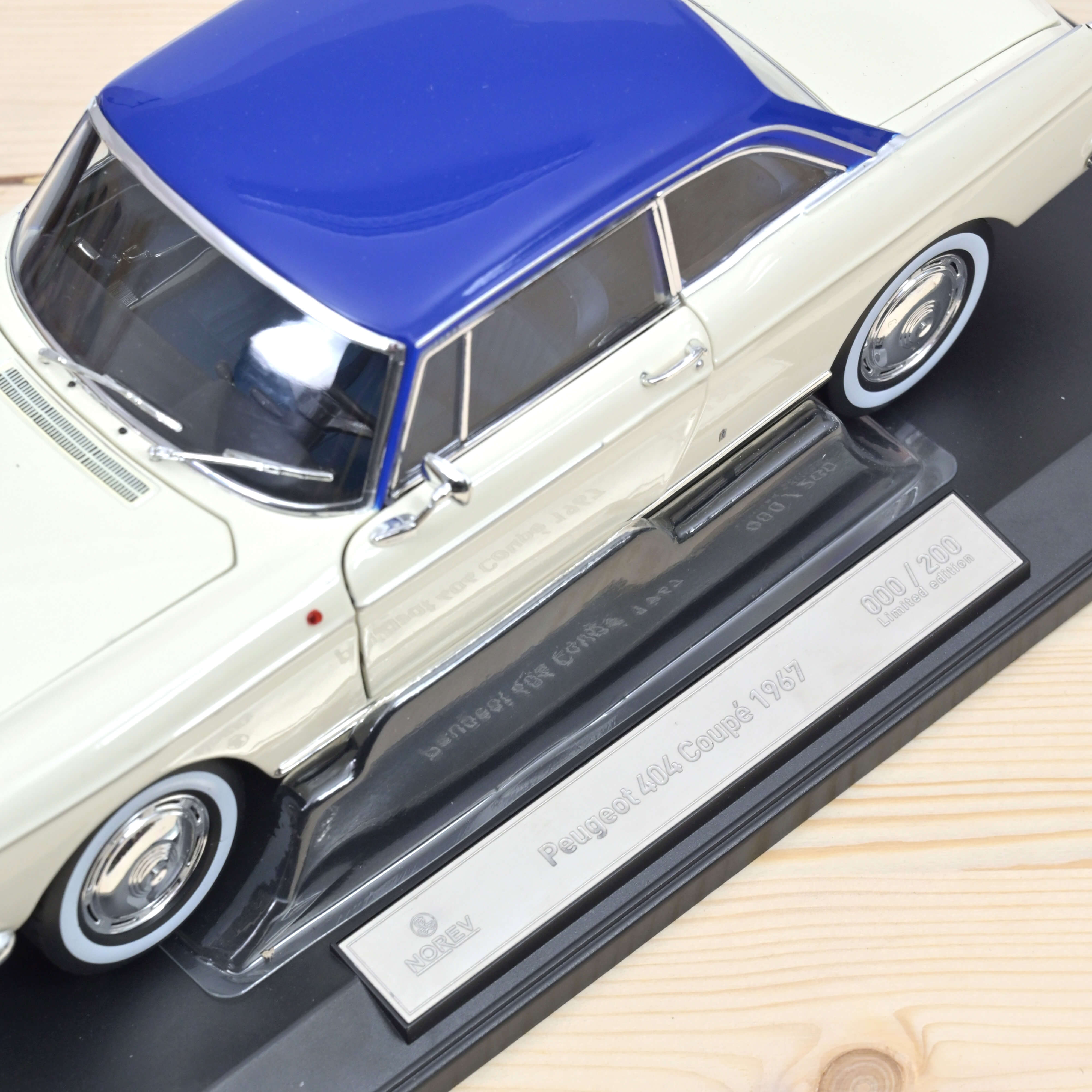 norev-peugeot-404-coup-1967-modellino-auto-1-18-cr-me-et-bleu-4-aprenti image 3