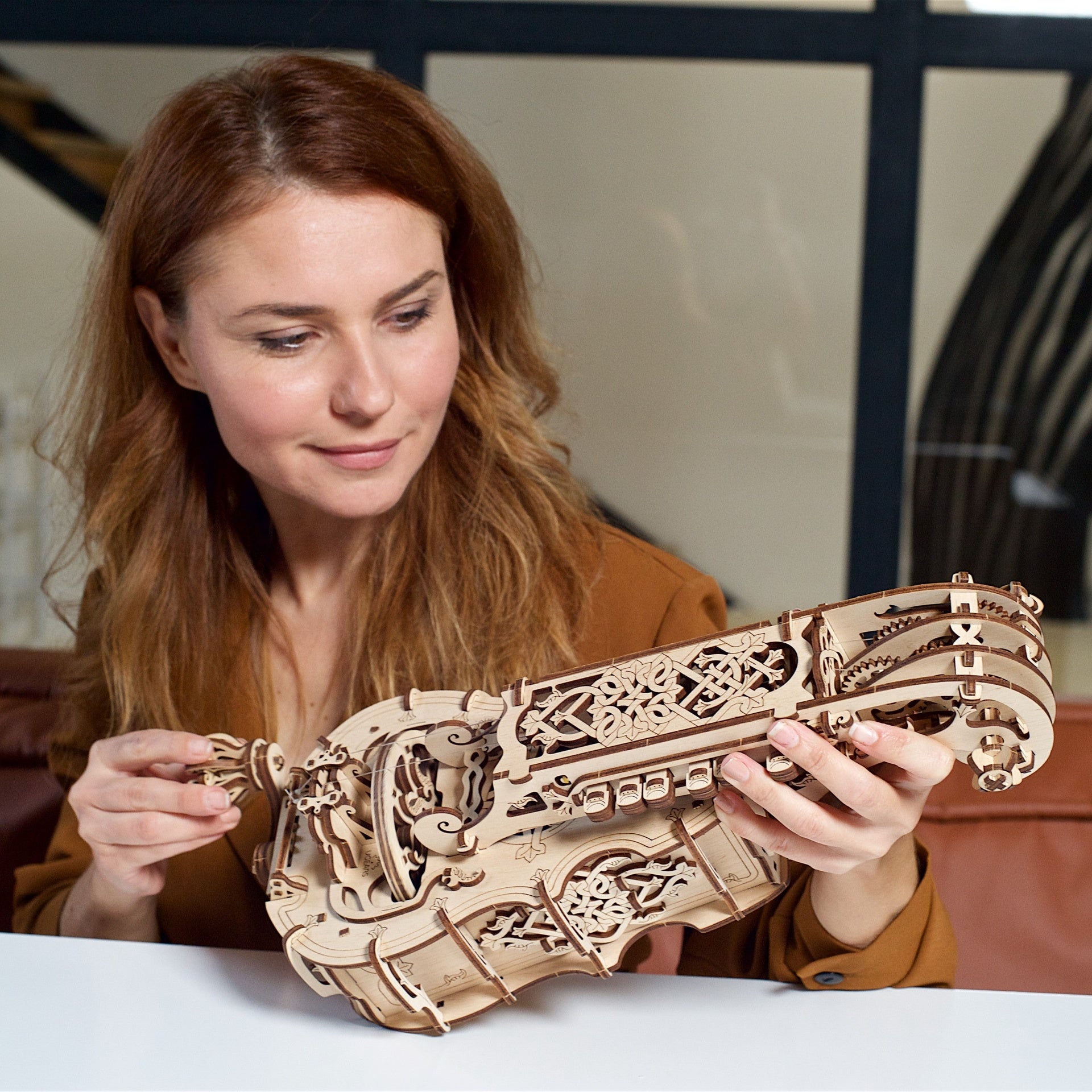 ugears-hurdy-gurdy-strumento-musicale-meccanico-in-legno-3d image 7