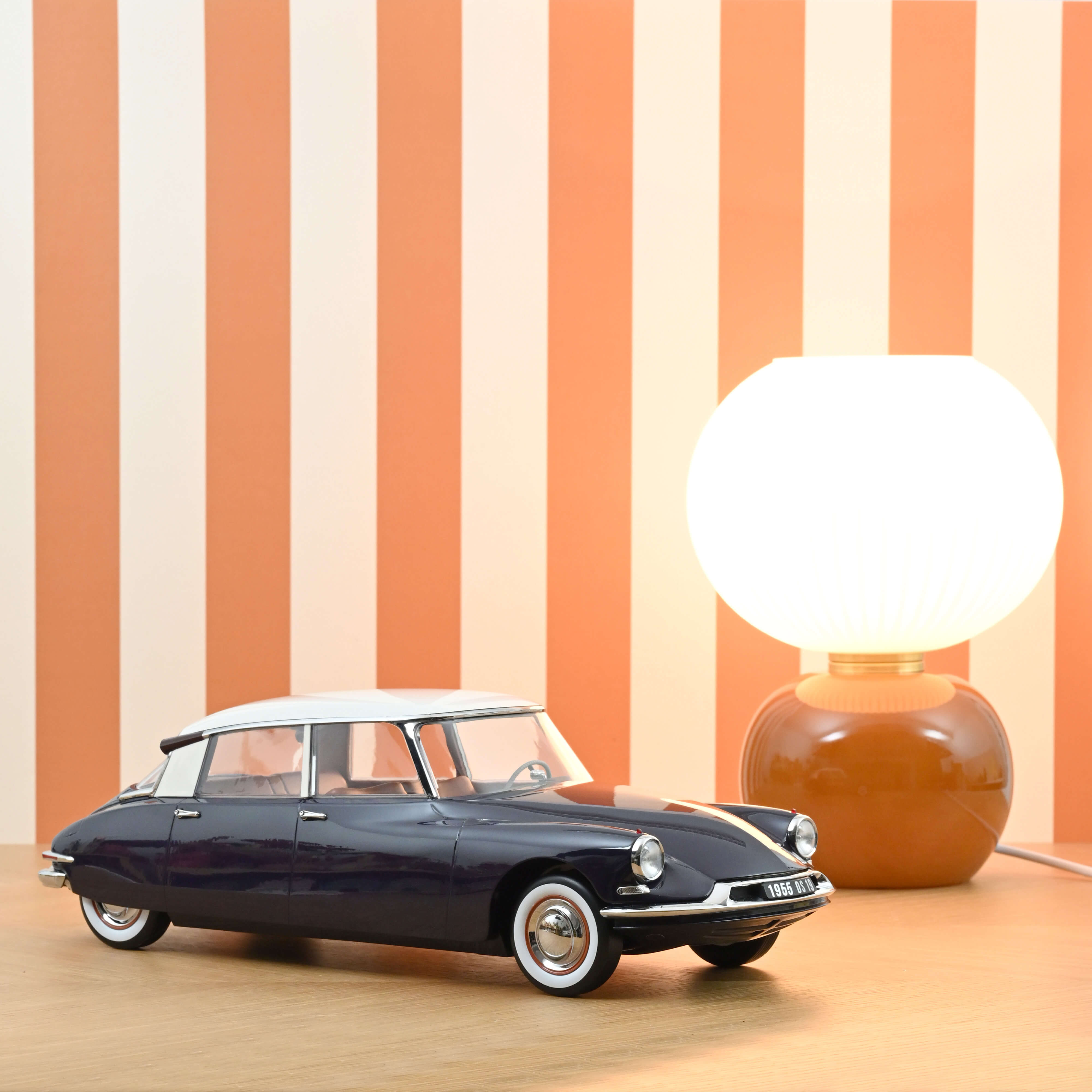 norev-citro-n-ds-19-1955-modellino-auto-1-12-aubergine-et-champagne image 1