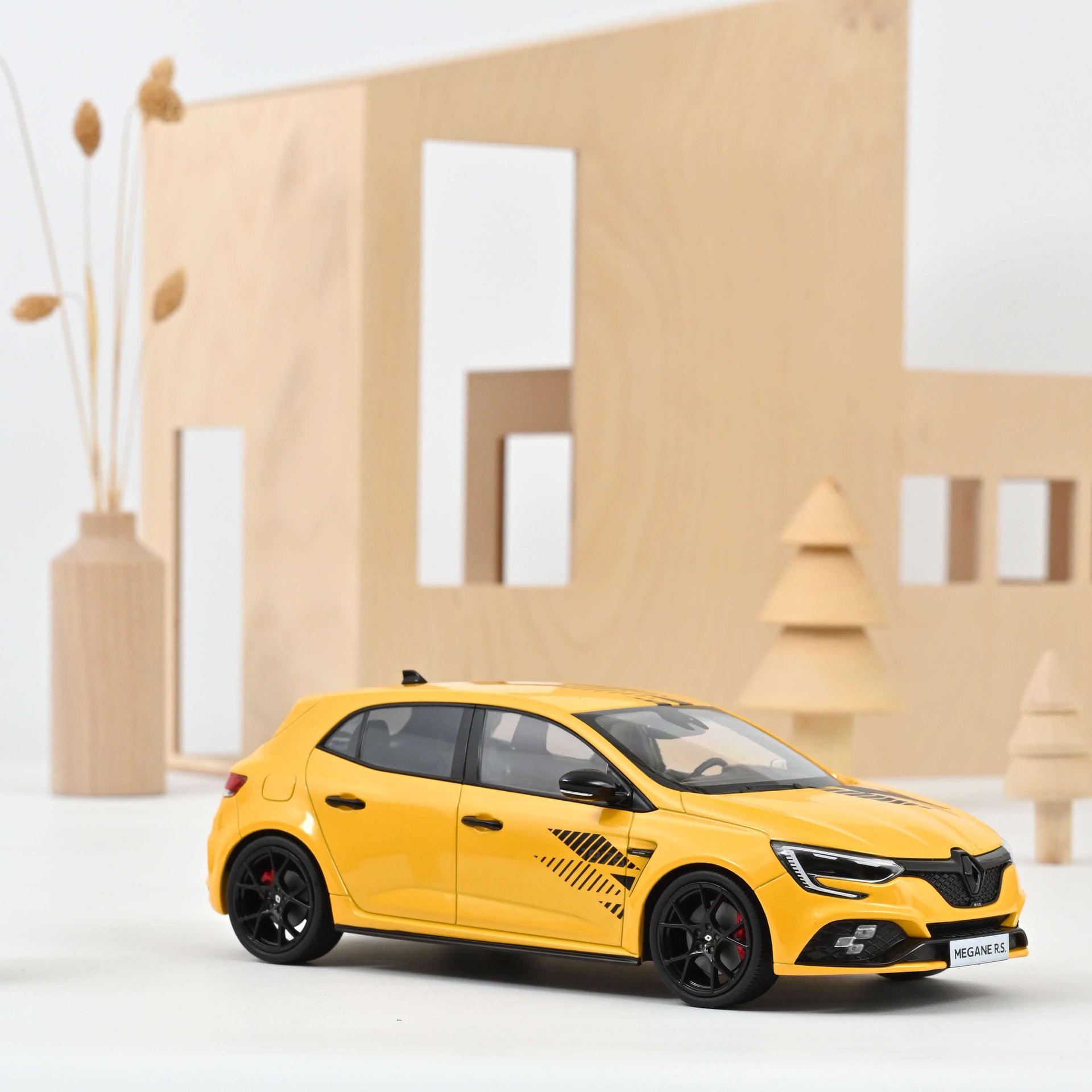 norev-renault-megane-r-s-ultime-2023-giallo-sirius-modellino-auto-1-18 image 1