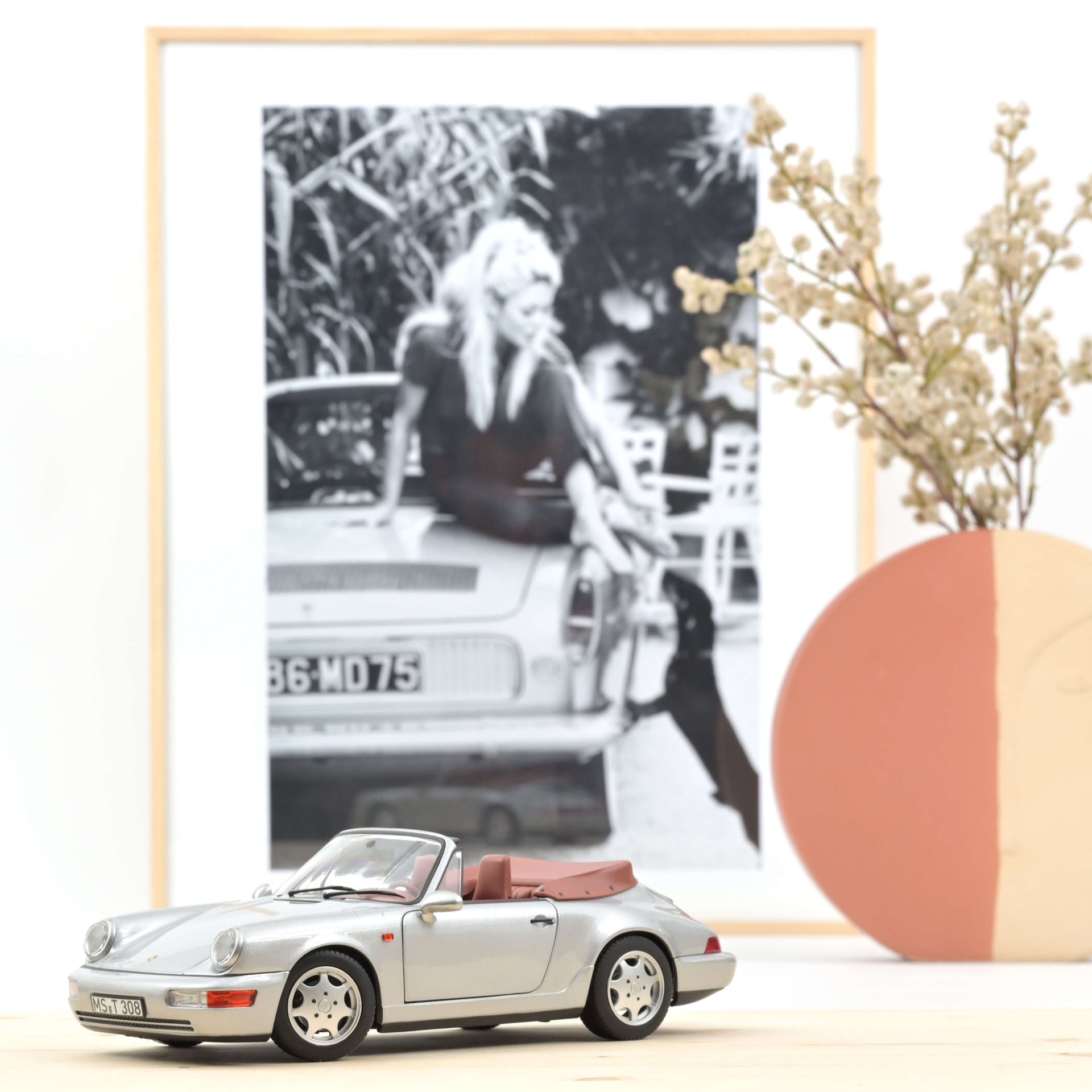norev-porsche-911-carrera-2-cabriolet-1990-silver-1-18 image 1