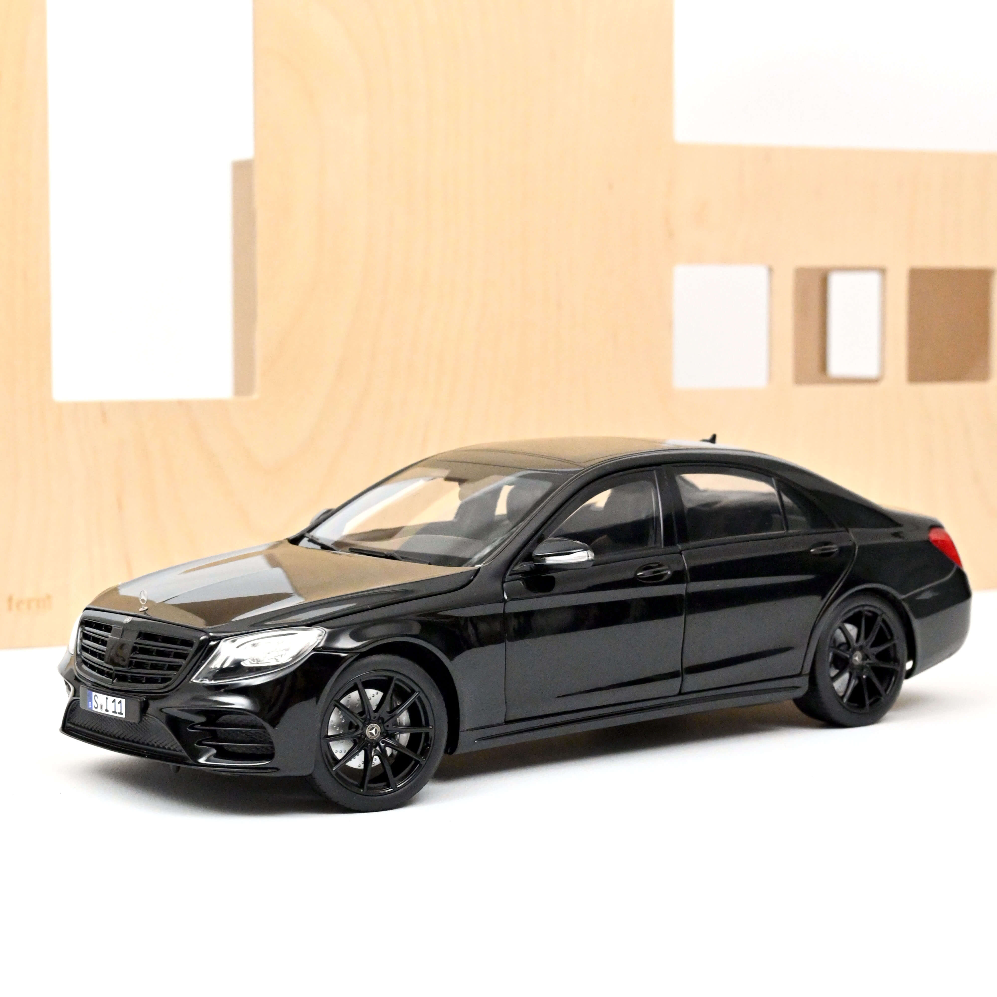 norev-mercedes-benz-classe-s-amg-line-2018-modellino-auto-1-18-nero image 1