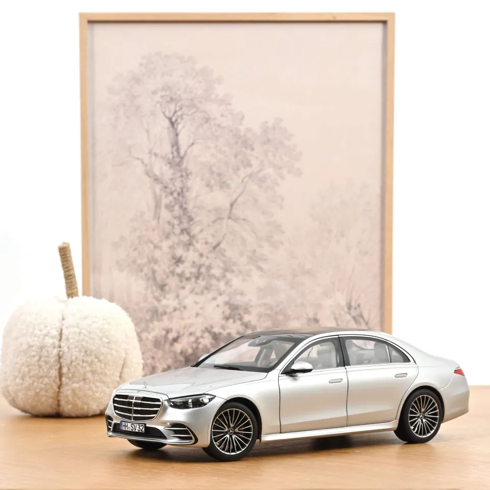norev-mercedes-benz-classe-s-amg-line-2021-modellino-auto-1-18-argent-brillant image 1