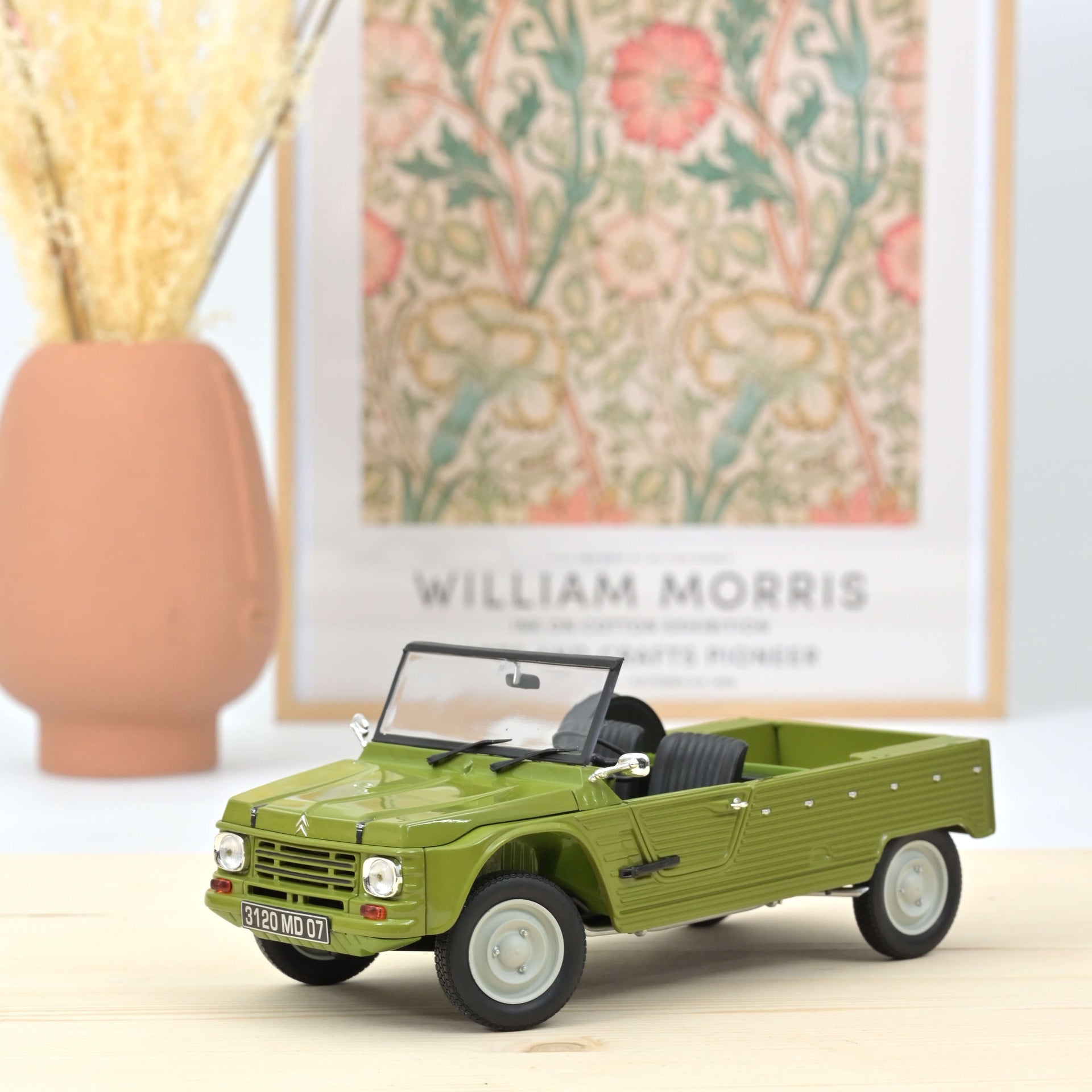 norev-citro-n-m-hari-1983-modellino-auto-1-18-montana-green image 1