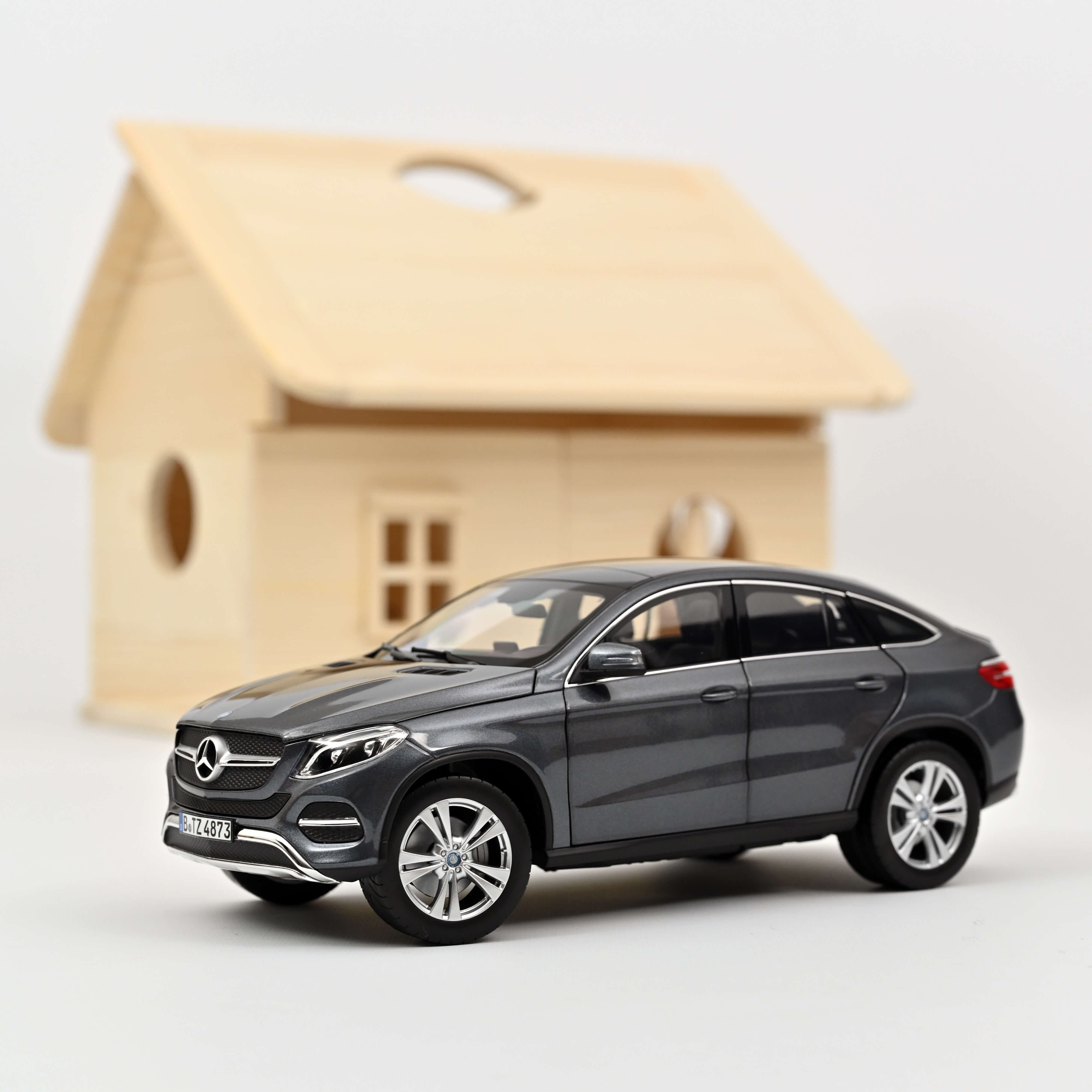 norev-mercedes-benz-gle-coup-2015-modellino-auto-1-18-grigio-metallizzato image 1