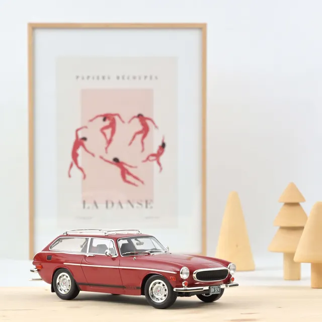 norev-volvo-1800-es-versione-usa-1972-rossa-con-strisce-laterali-1-18-modellino- image 1