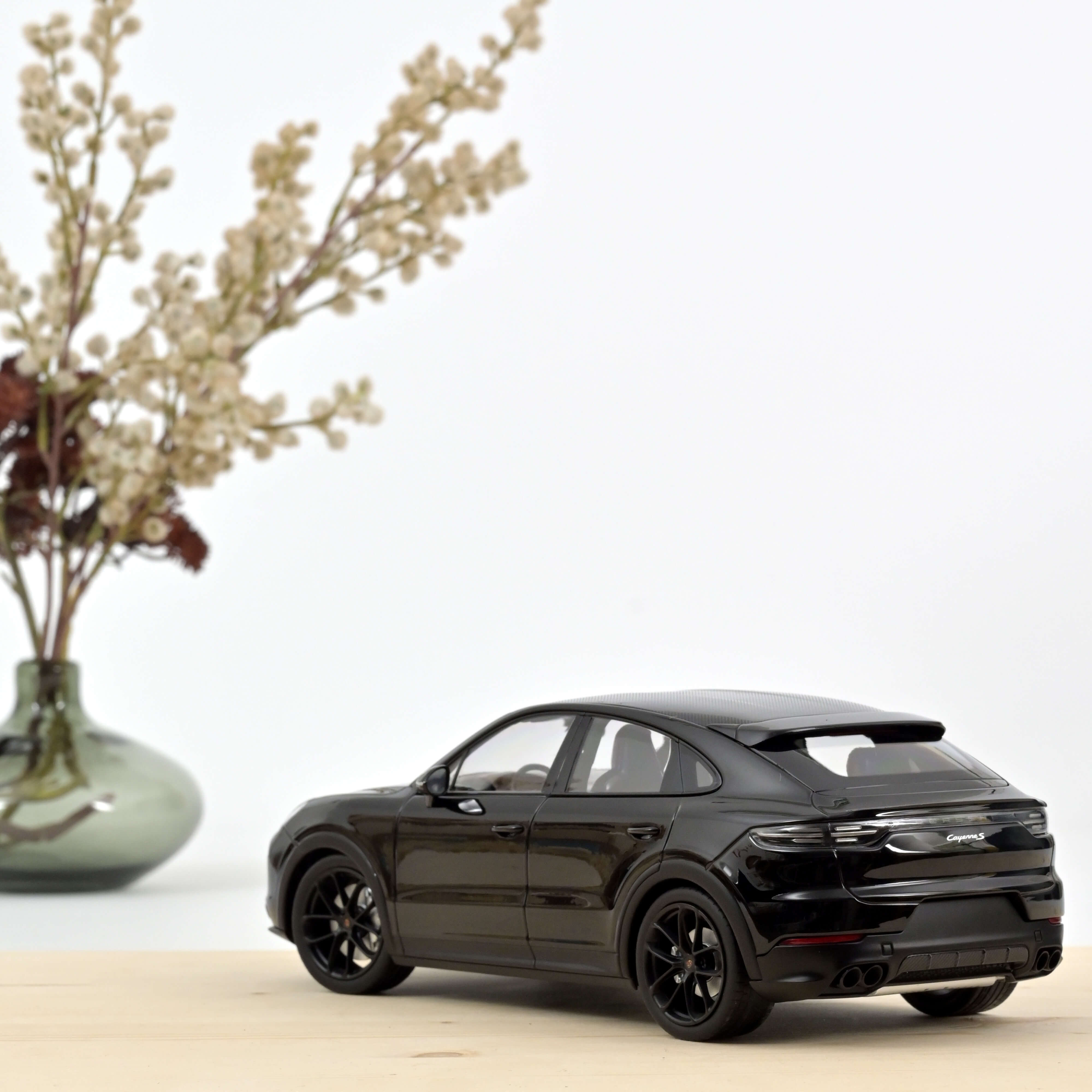 norev-porsche-cayenne-s-coup-2019-modellino-auto-1-18-nero image 2