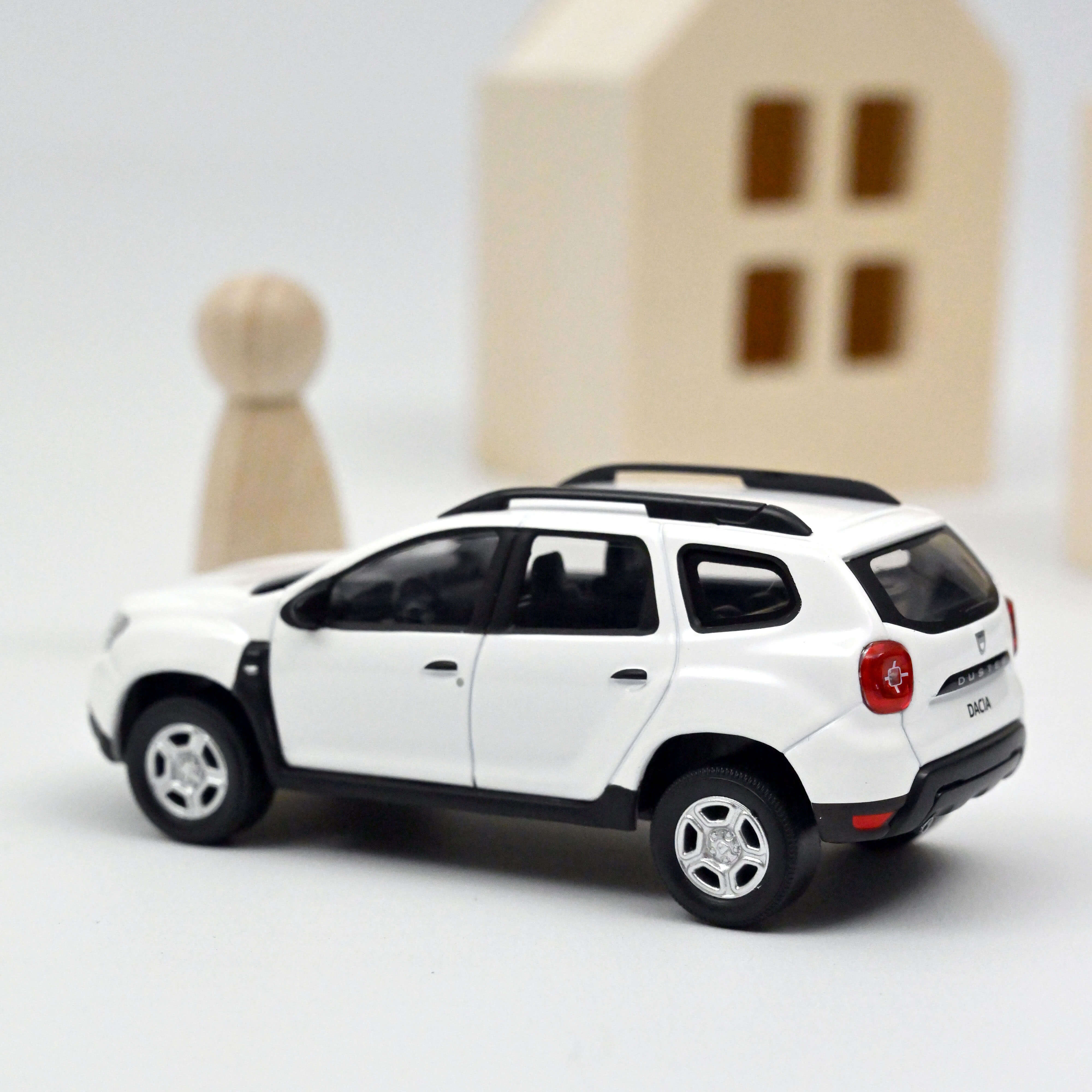 norev-dacia-duster-2017-modellino-suv-1-43-bianco image 1