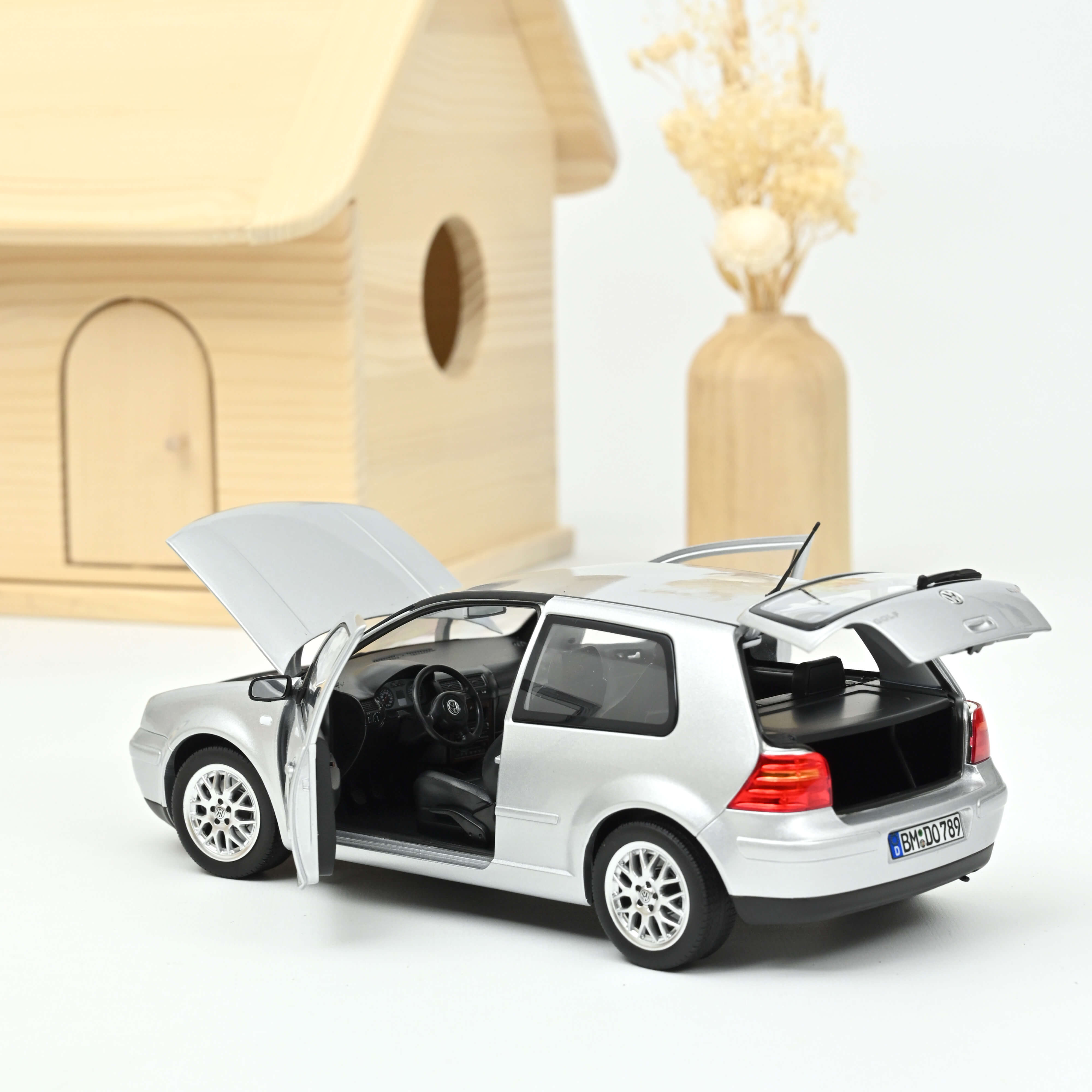 norev-volkswagen-golf-gti-1998-1-18-modellino-auto-argento image 2