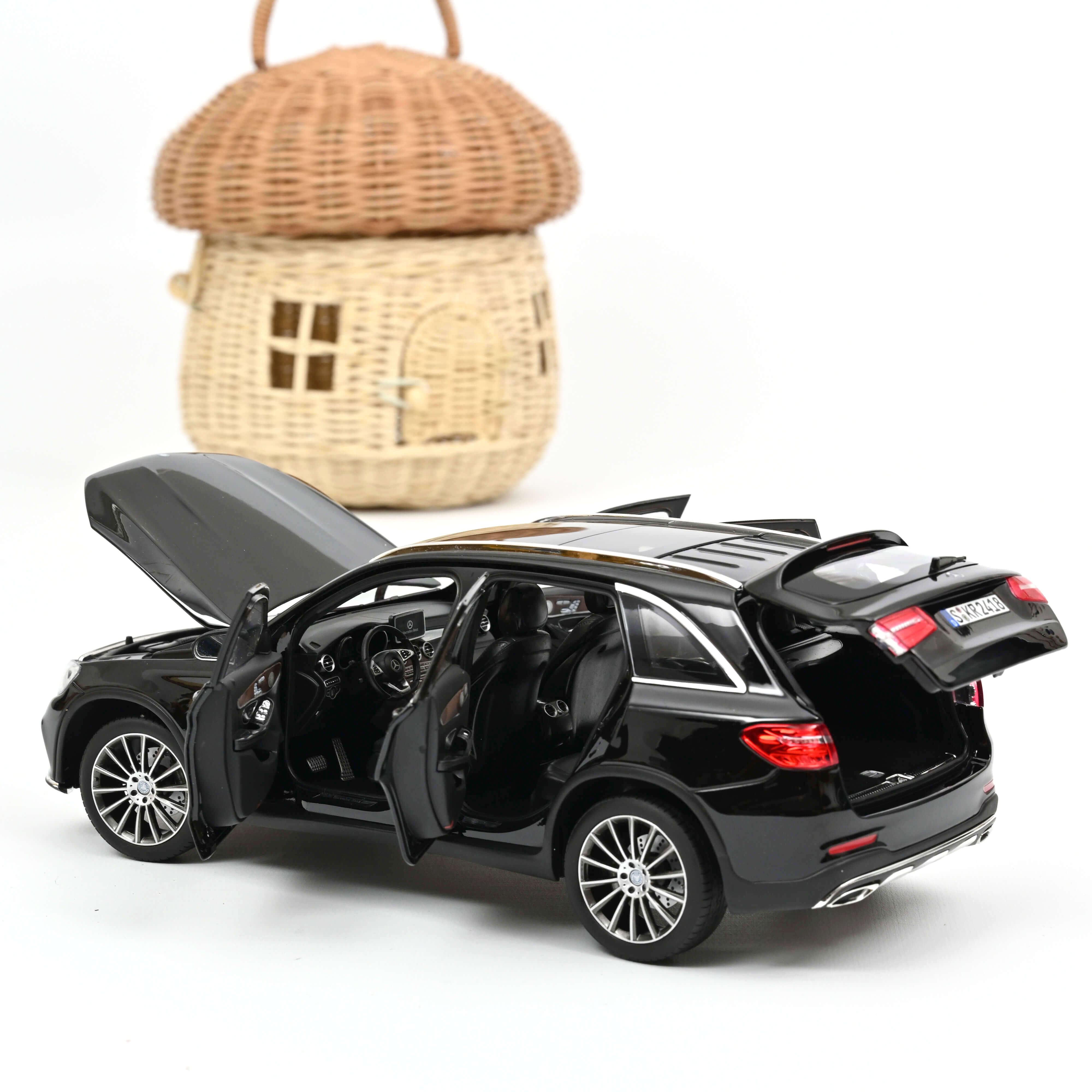 norev-mercedes-benz-glc-2015-noir-1-18-modellino-suv-die-cast image 2