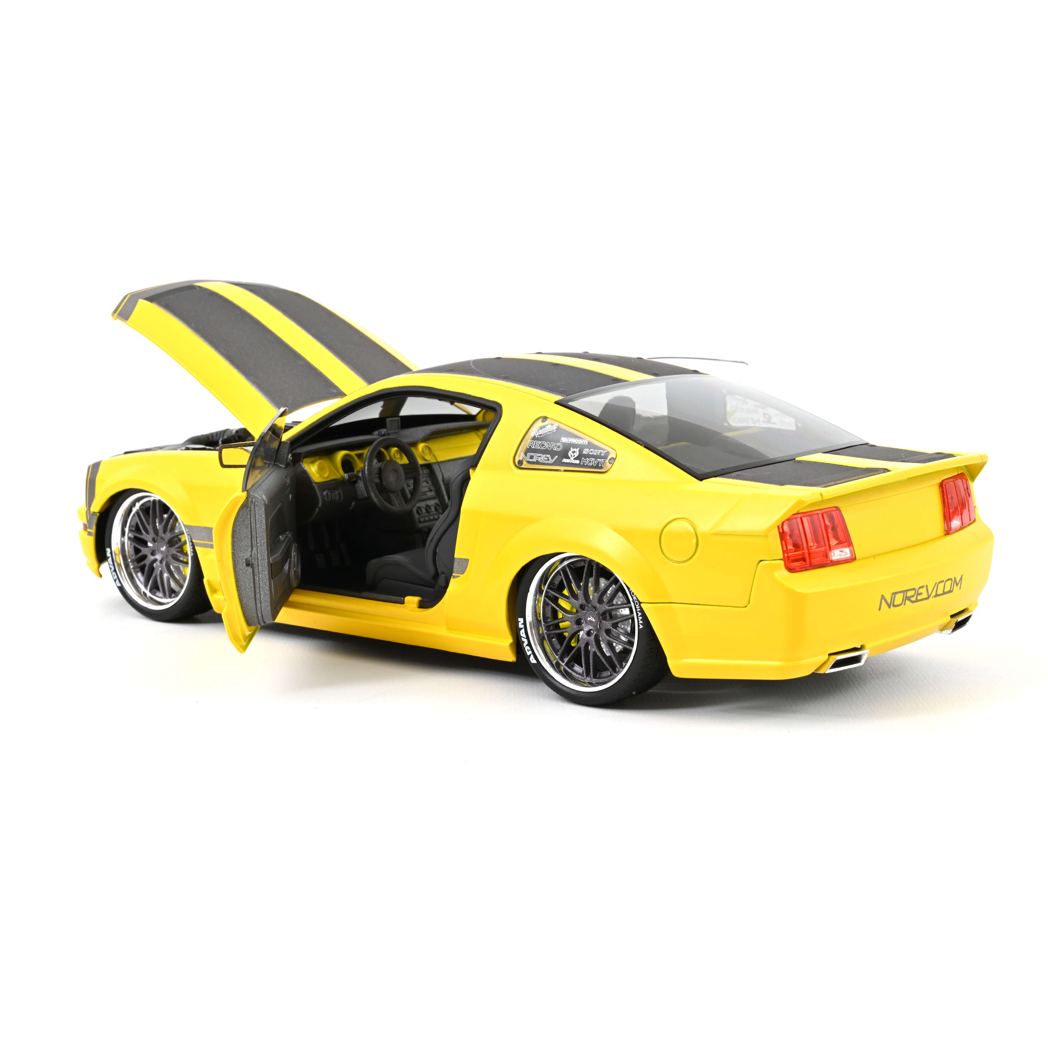 norev-mustang-cesam-de-parotech-2007-gialla-1-18-modellino-auto image 3