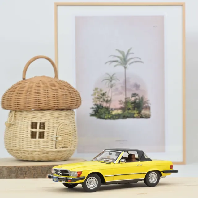norev-mercedes-benz-450-sl-versione-us-1979-gialla-automodello-1-18 image 1